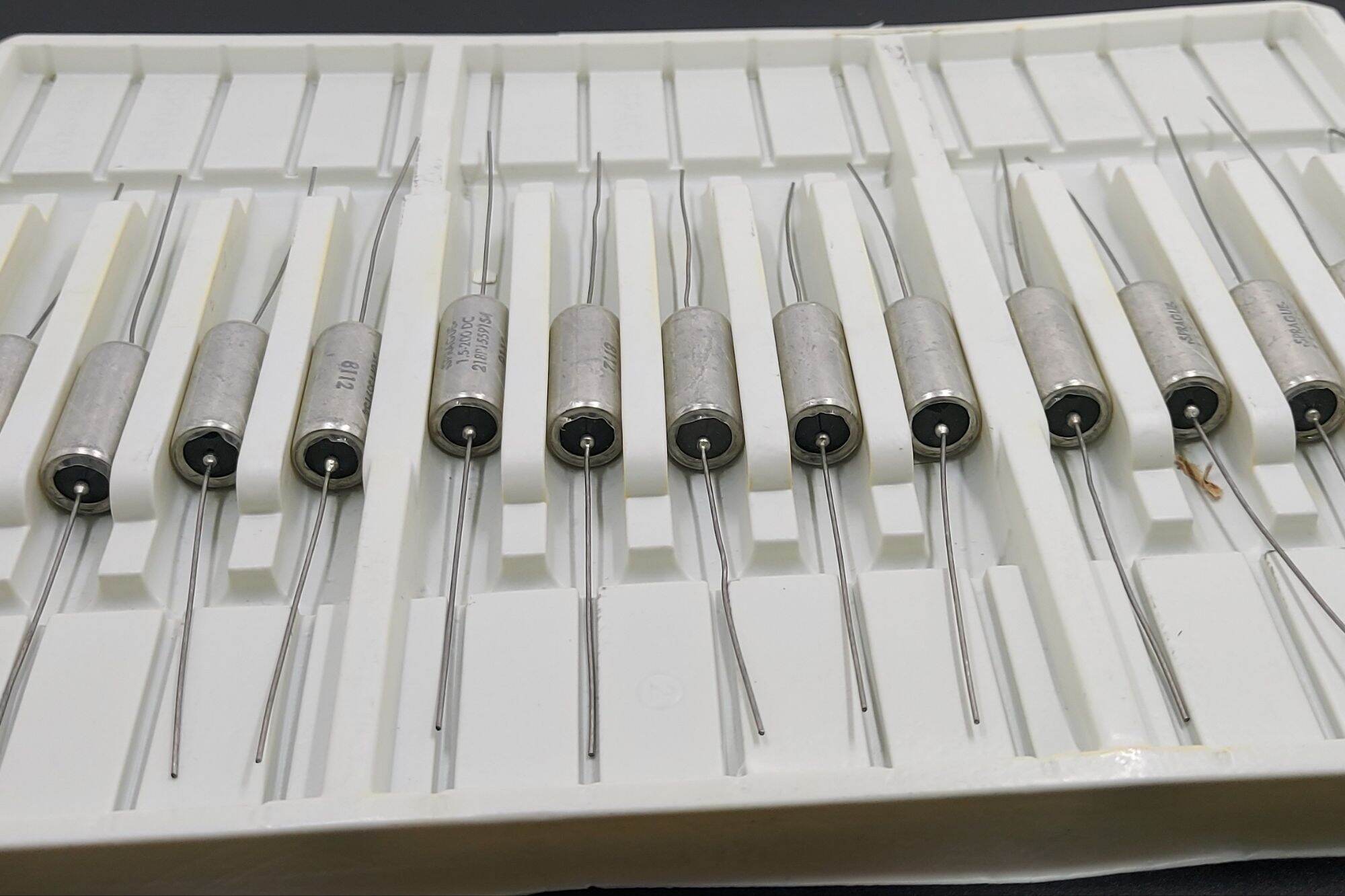 Tụ dầu mỹ sprague 1.5uf/200v usa nos nib