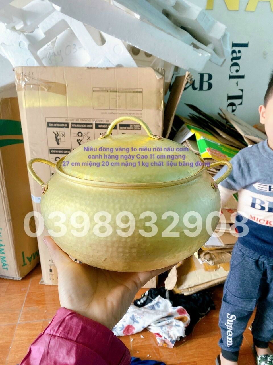 Niêu đồng tròn to v ngang 27 cm x cao 11 cm x miệng 20 cm nặng 1 kg bằng đồng nhà gò bằng tay làm ra niêu nồi nấu cơm canh