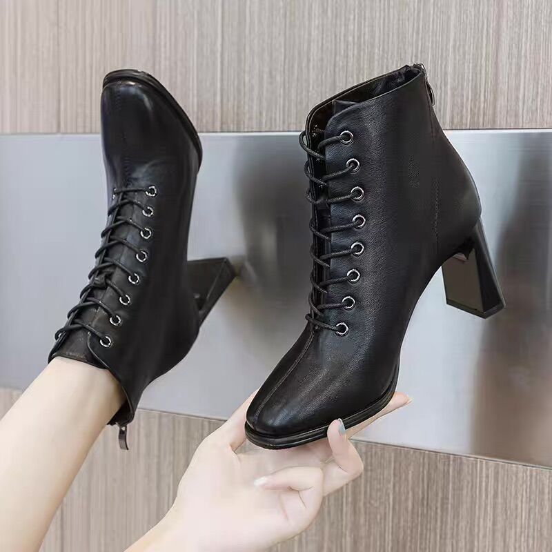 Bốt nữ nhiều dây gót vuông da lì cao cấp