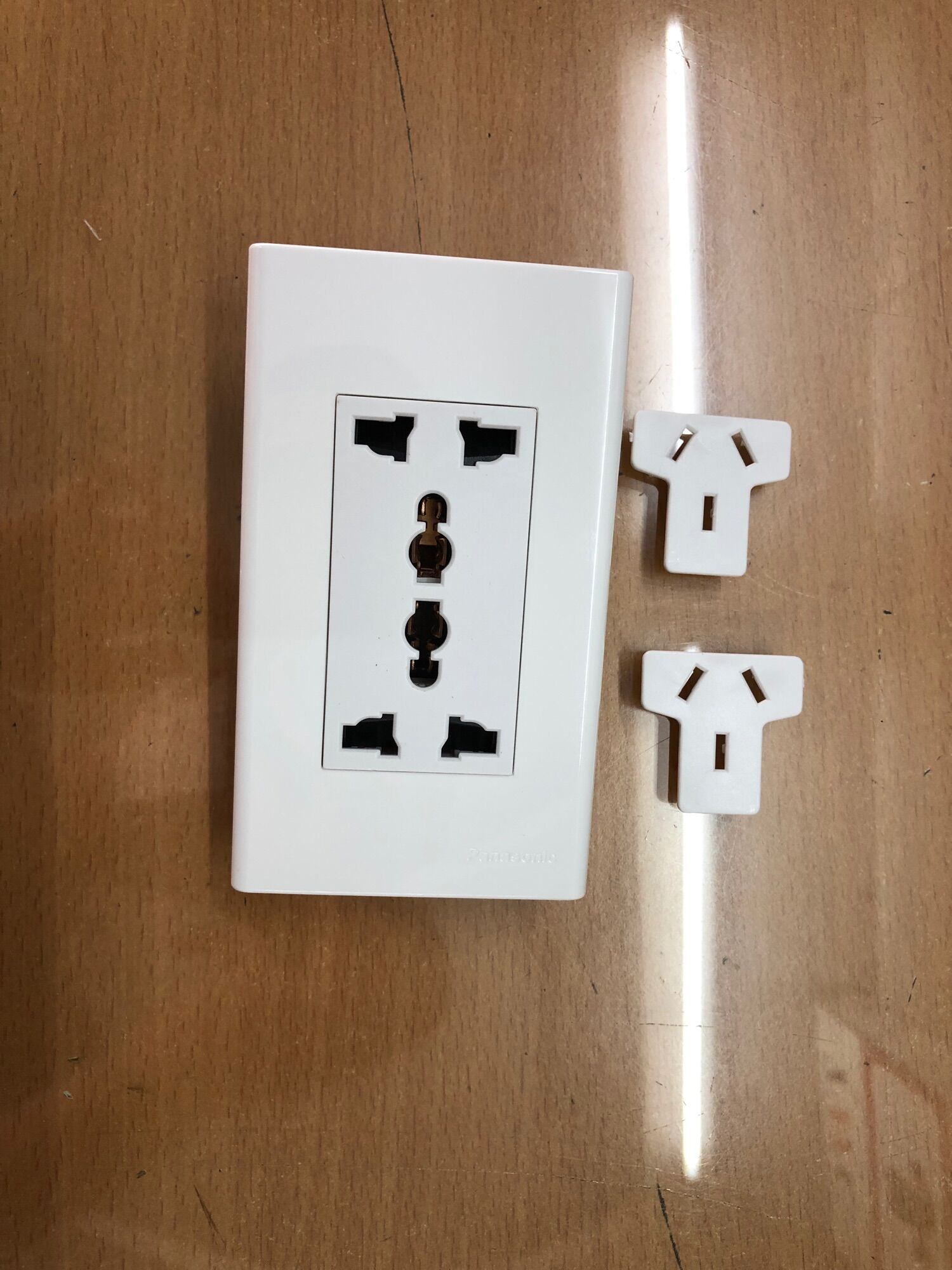 Ổ cắm điện đa năng lắp âm tường Mặt panasonic