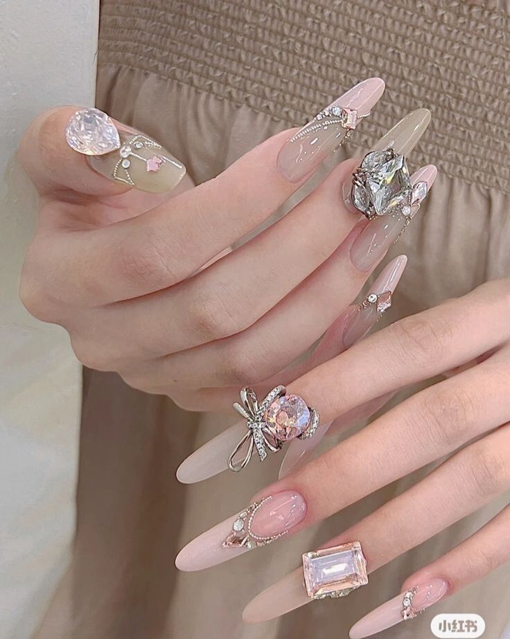 Nailbox thiết kế  , màu hồng thạch , from hạt gạo gắn đá sang chảnh   - mã 90