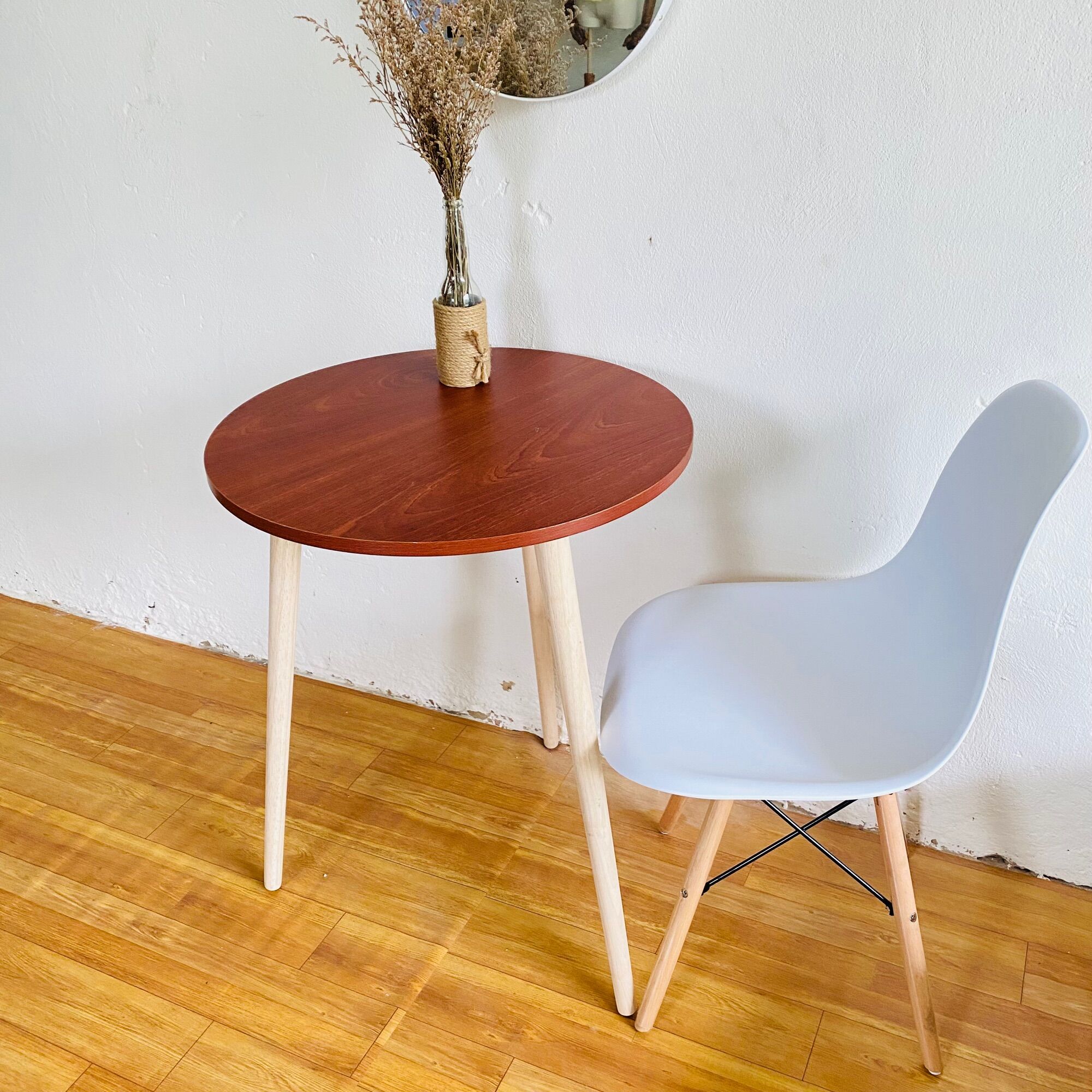 Bàn Ăn Mặt Ván Đỏ Hình Tròn Chân Gỗ Cao 75cm