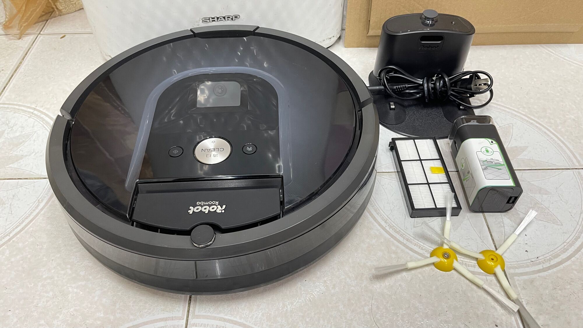 irobot roomba 971 hàng dùng lướt ,máy nguyên bản ,mặt hới sước phày nhẹ