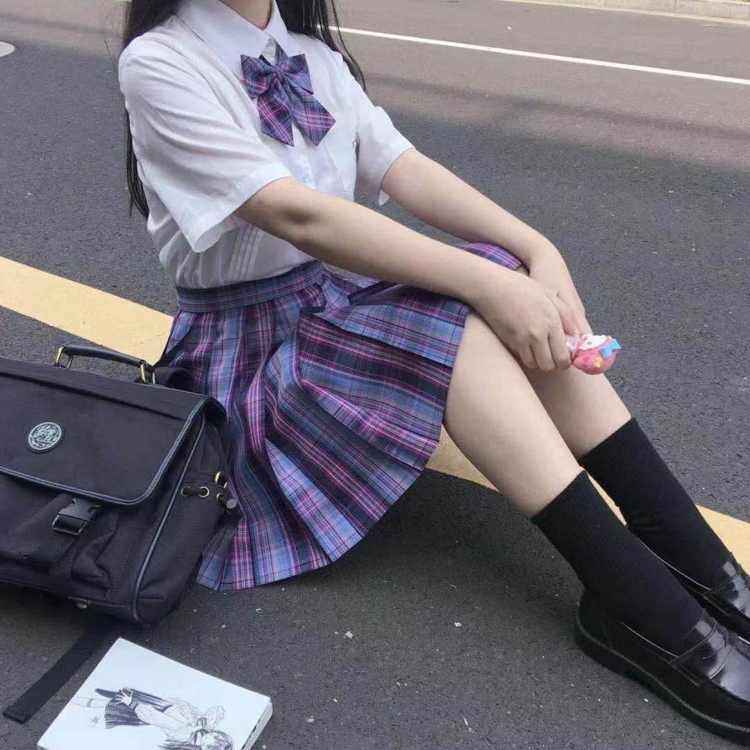 Nữ giáo viên mặc đồng phục nữ sinh Nhật Bản đi dạy khiến phụ huynh chỉ  trích thậm tệ