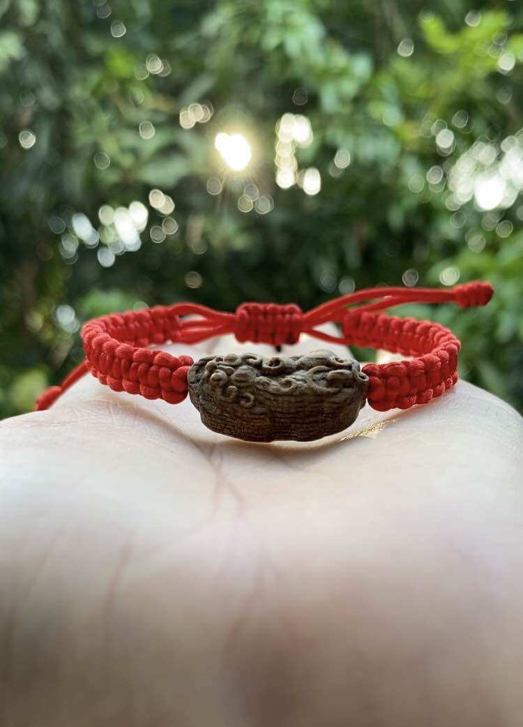 Vòng Tay Handmade Chỉ Đỏ Tỳ Hưu