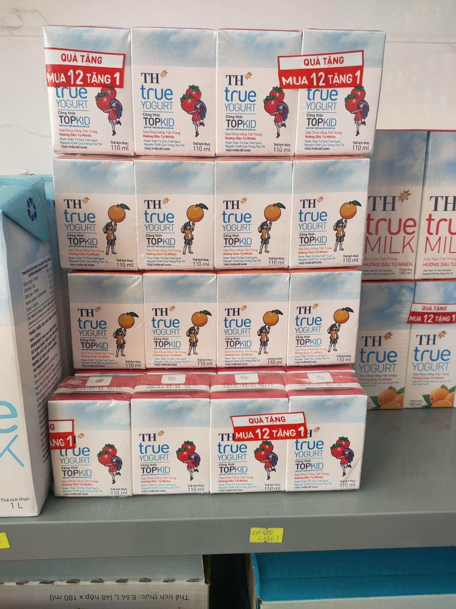 Thùng sữa chua uống tiệt trùng TH TOPKID mix vị : chuối, cam, dâu (48 hộp x 110ml)