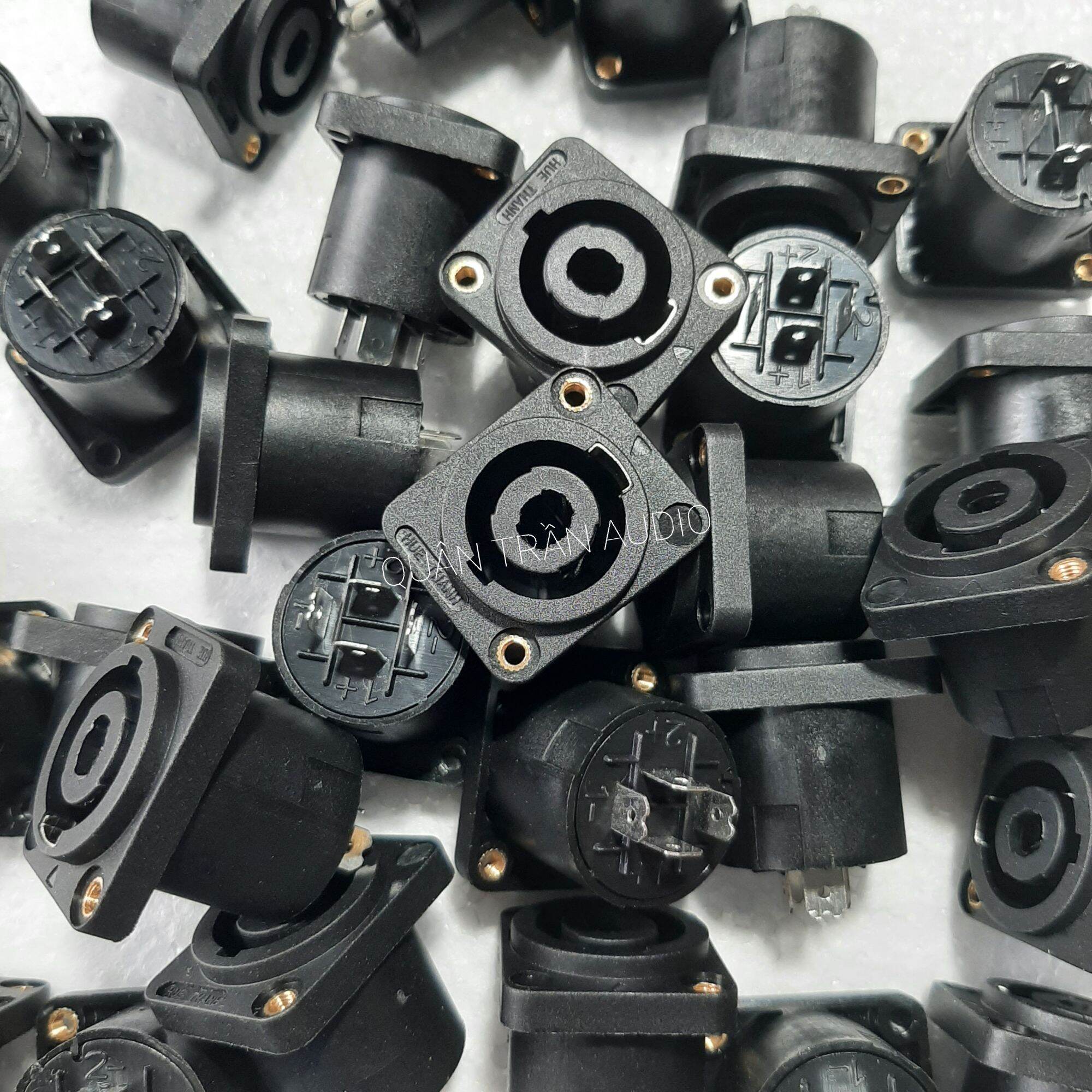 Jack cắm loa speakon cái vuông nhựa lỏi đồng