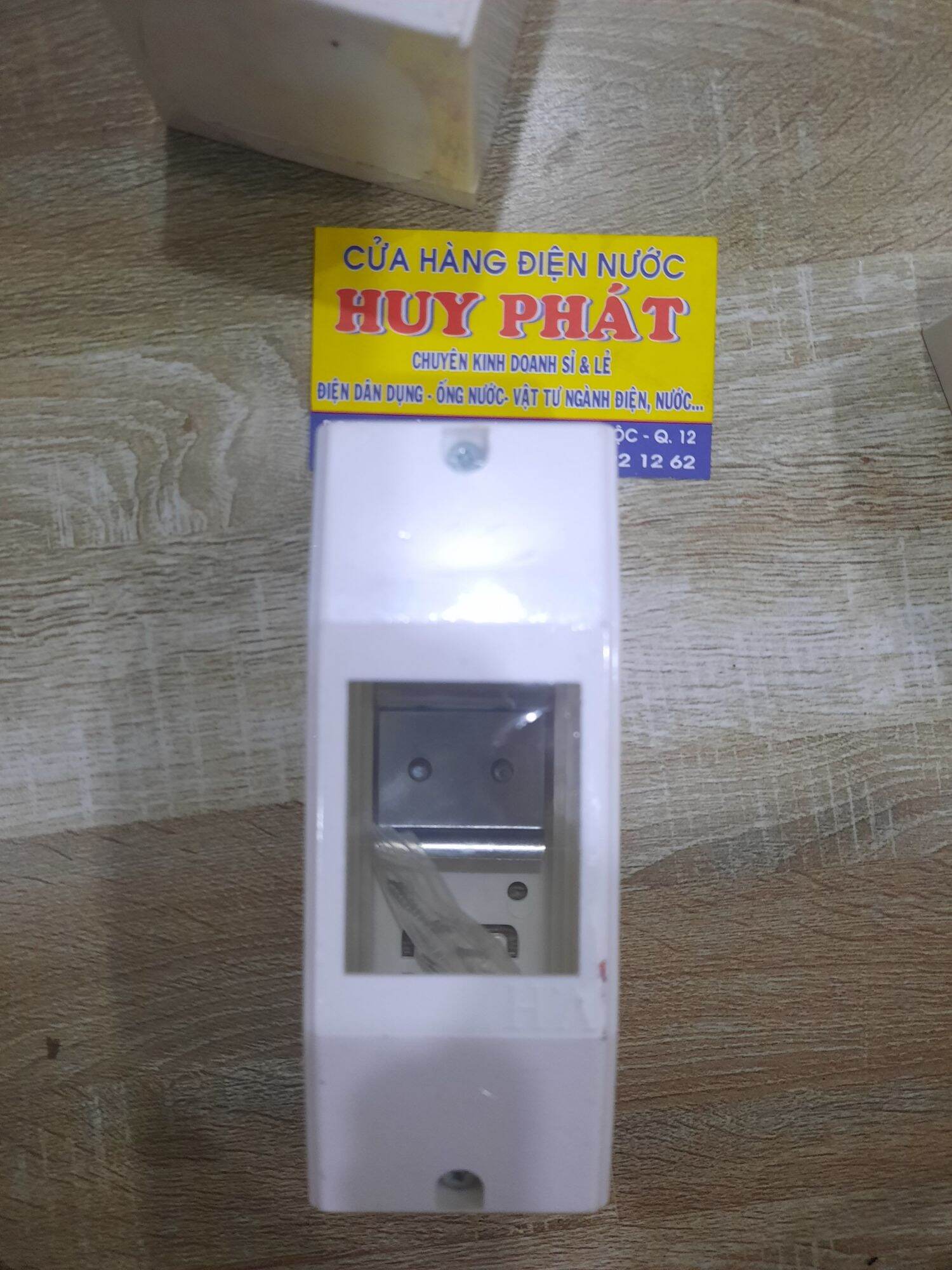 Hộp đế nổi mcb 2p