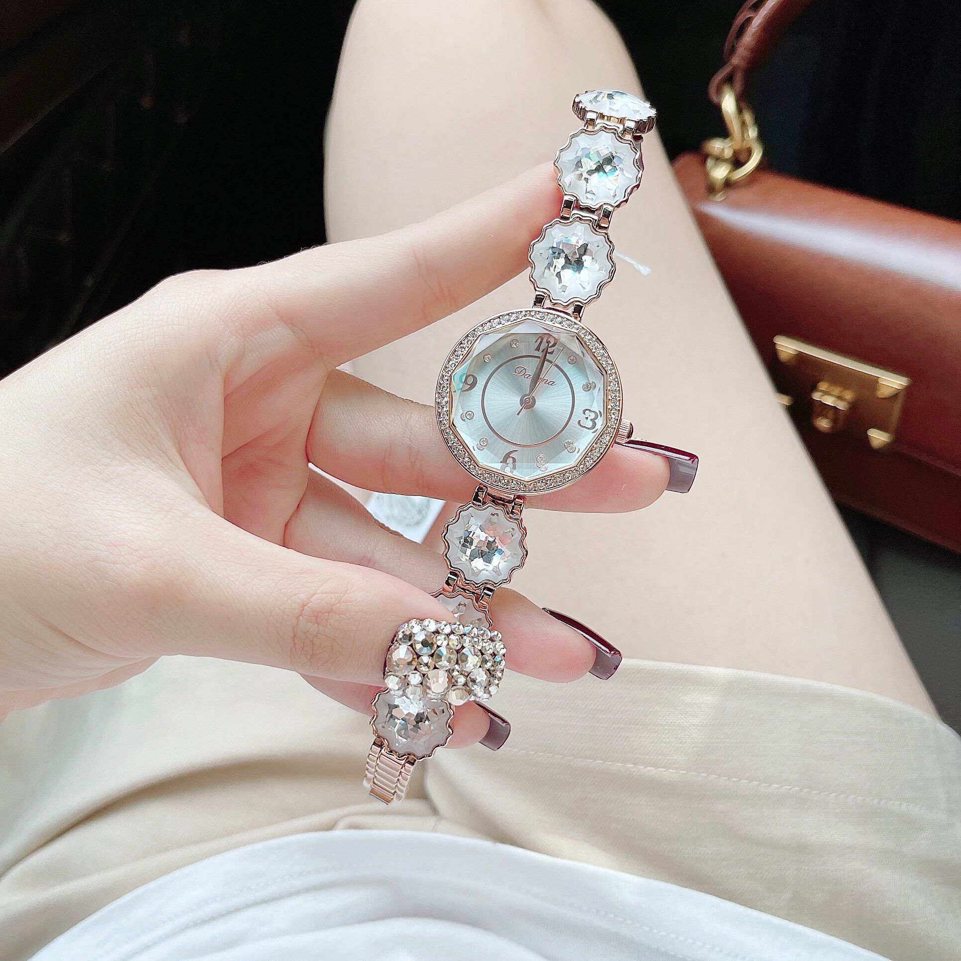 Đồng hồ nữ davena new