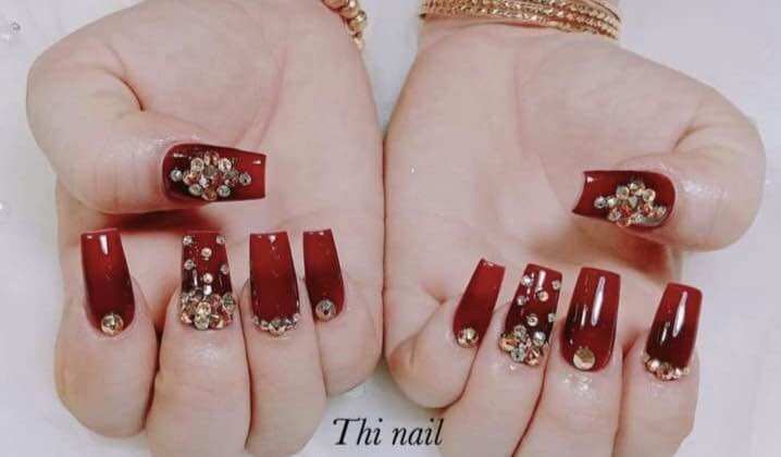 Bộ 24 móng tay giả màu đỏ đô đính đá kèm keo