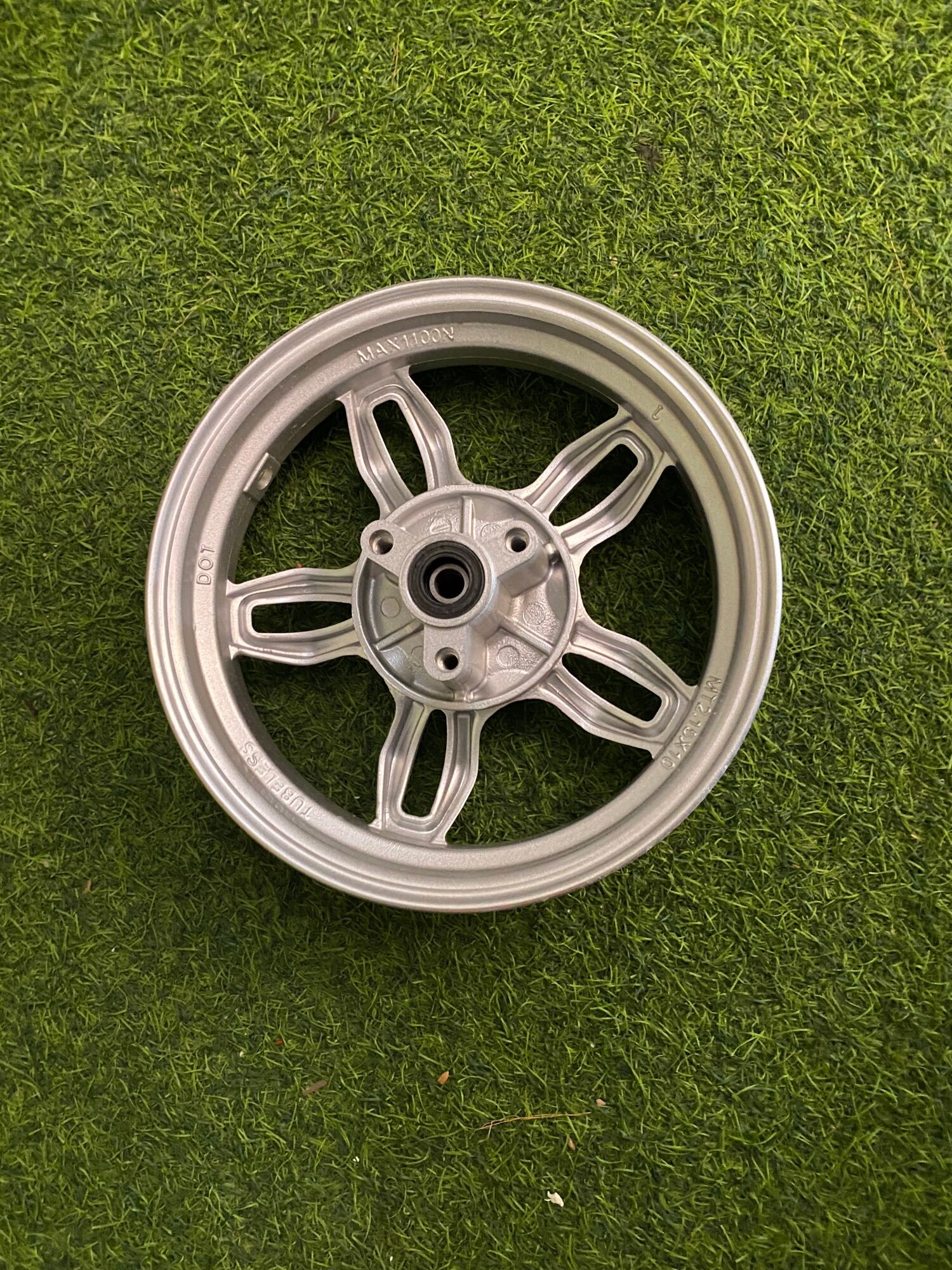 Vành trước xe máy điện Vespa phanh đĩa vành 10