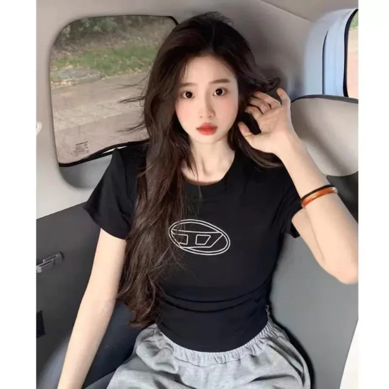 Áo croptop ngắn tay phối vạt thêu chữ d xinh cd44