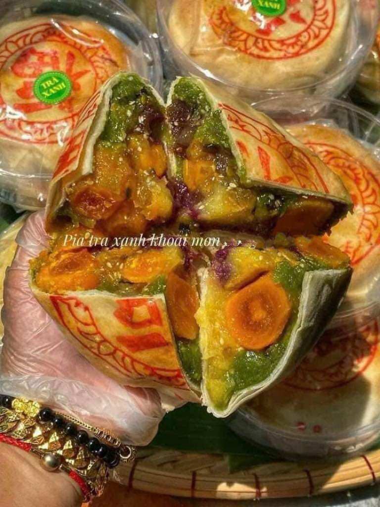 Bánh pía trà xanh khoai môn 8 trứng muối mớ hành - Hộp 550g