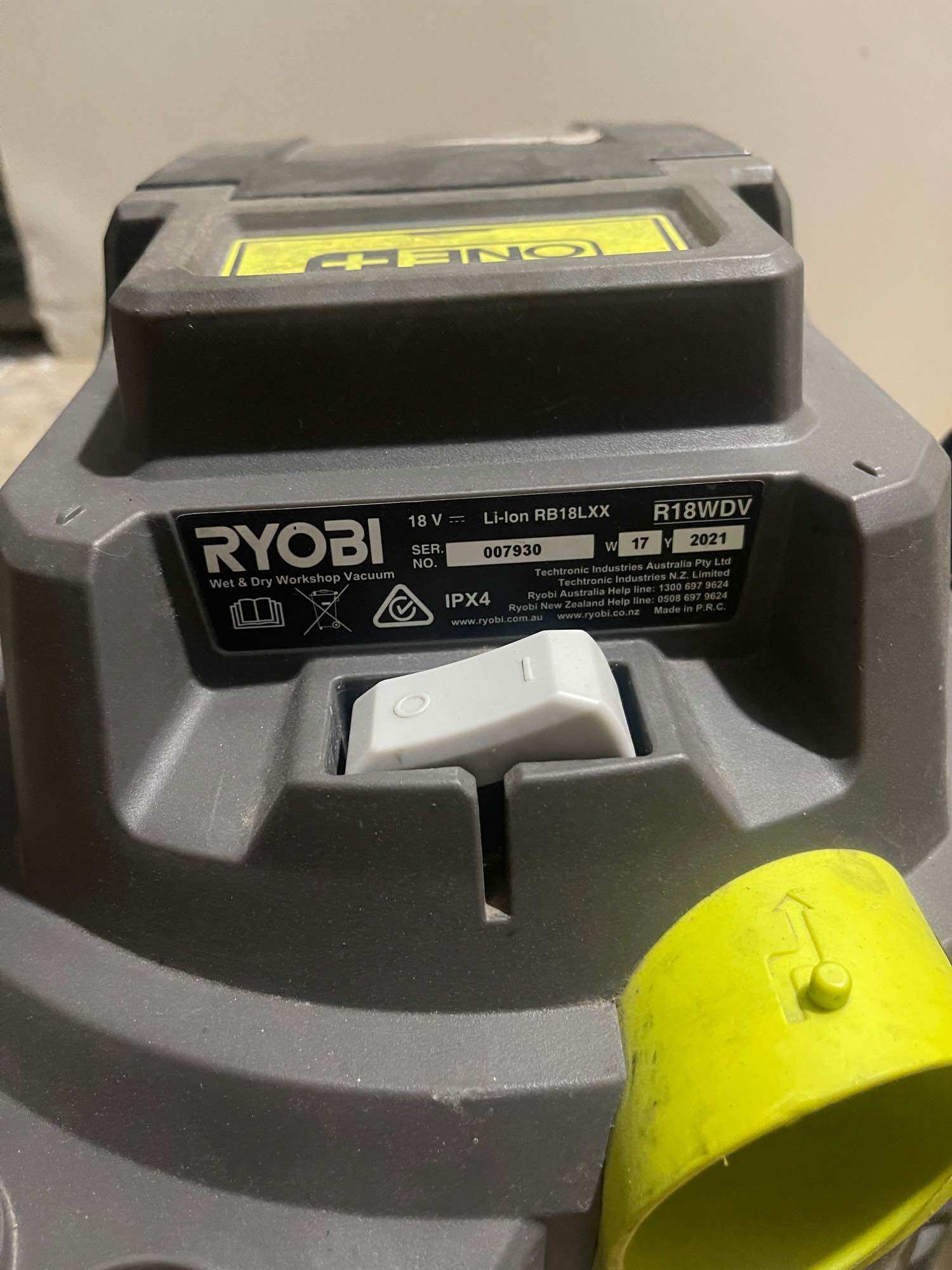 Hút bụi ryobi 18v
