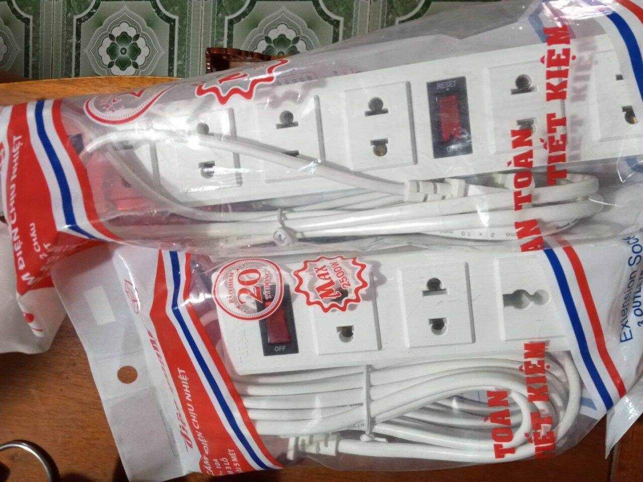 [HCM]Ổ Cắm Điện Quang 6 Lỗ Có Dây