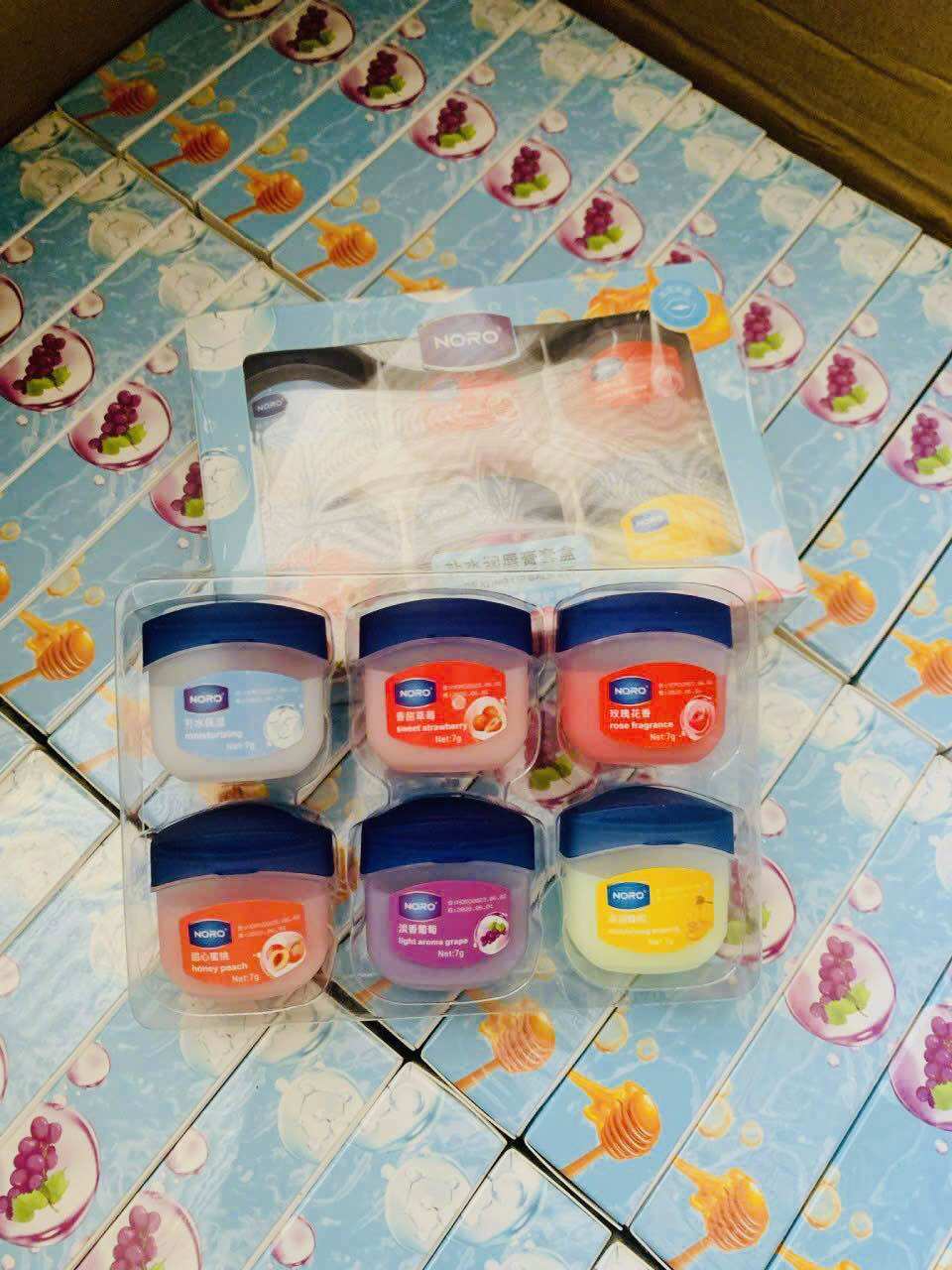Set 8 son sáp dưỡng môi và chăm sóc da