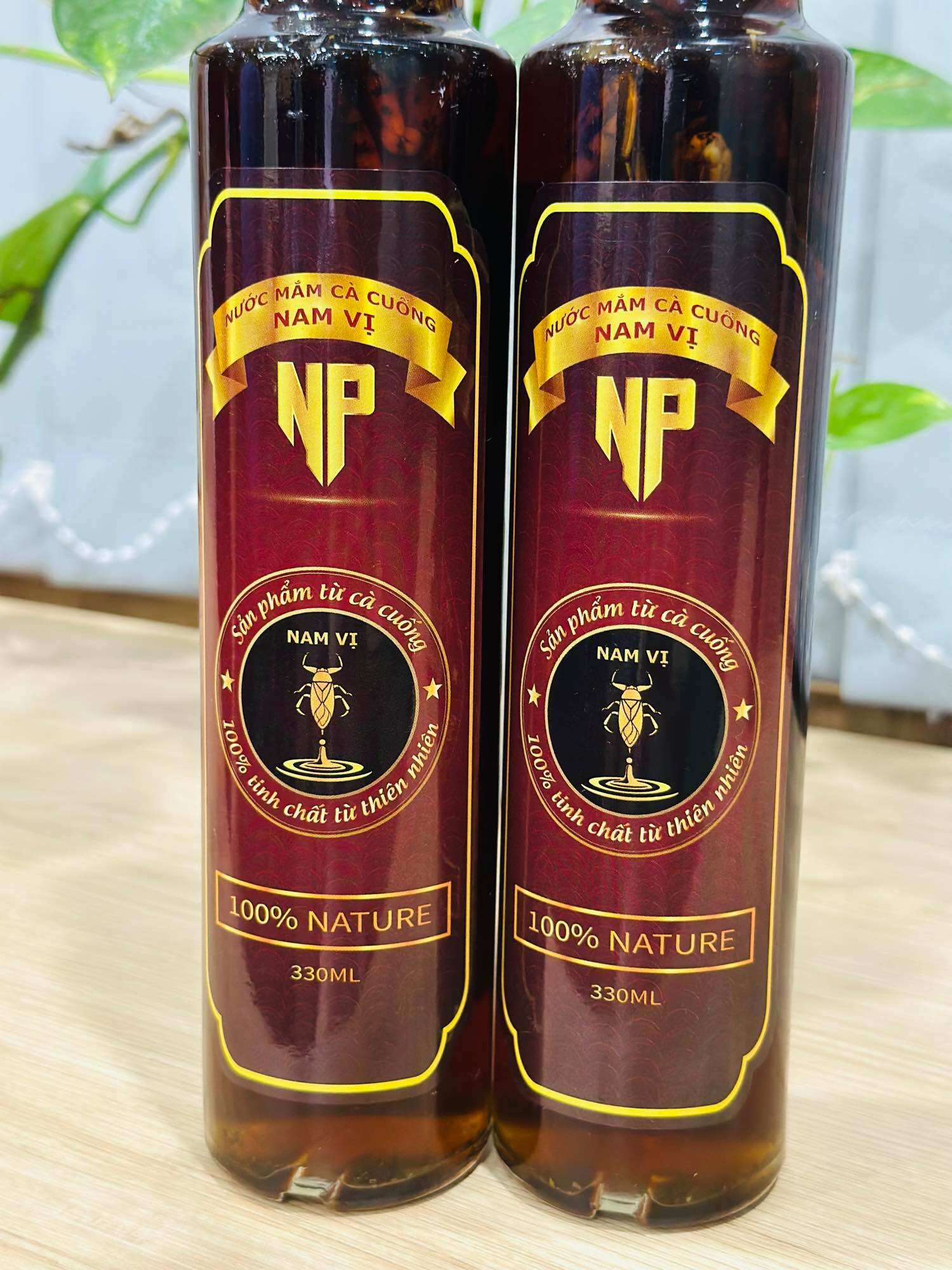 Nước mắm 330ml và 4 con cà cuống đực