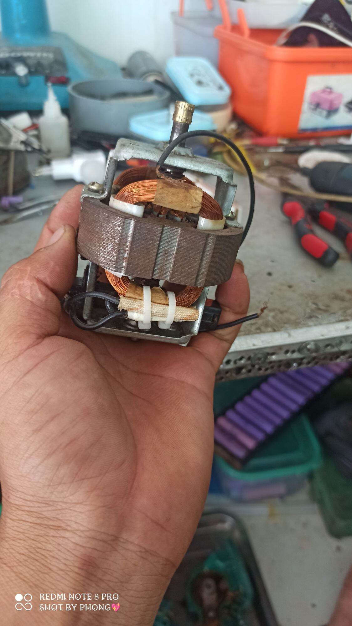 motor máy xay sinh tố tháo máy.