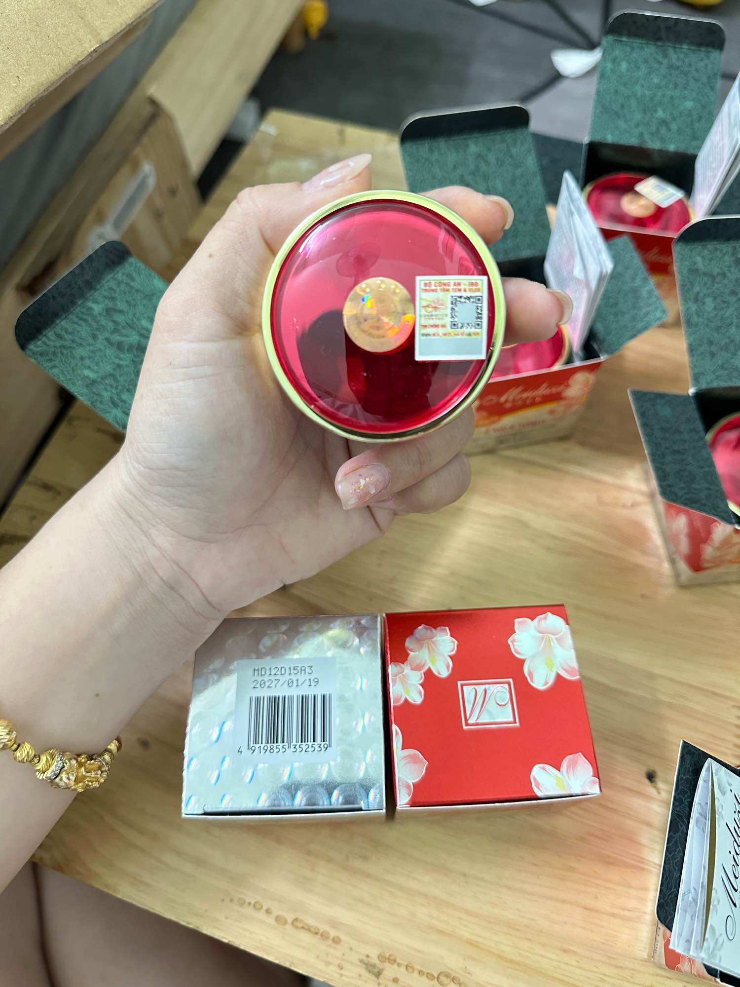 Kem Meiduzi Nhật bản ban ngày tem check BCA