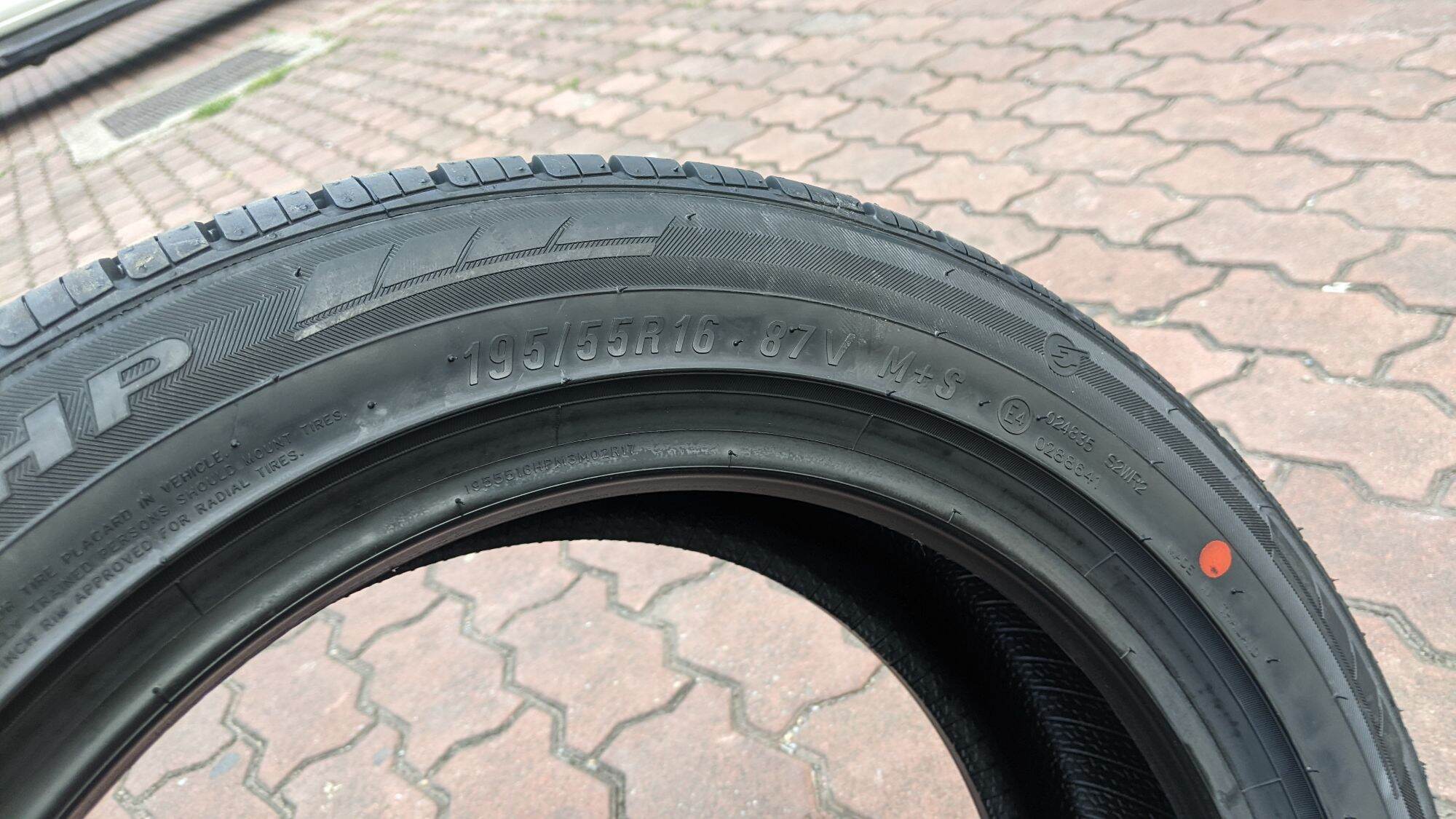 Lốp 195/55R16 87V Maxxis HP-M3