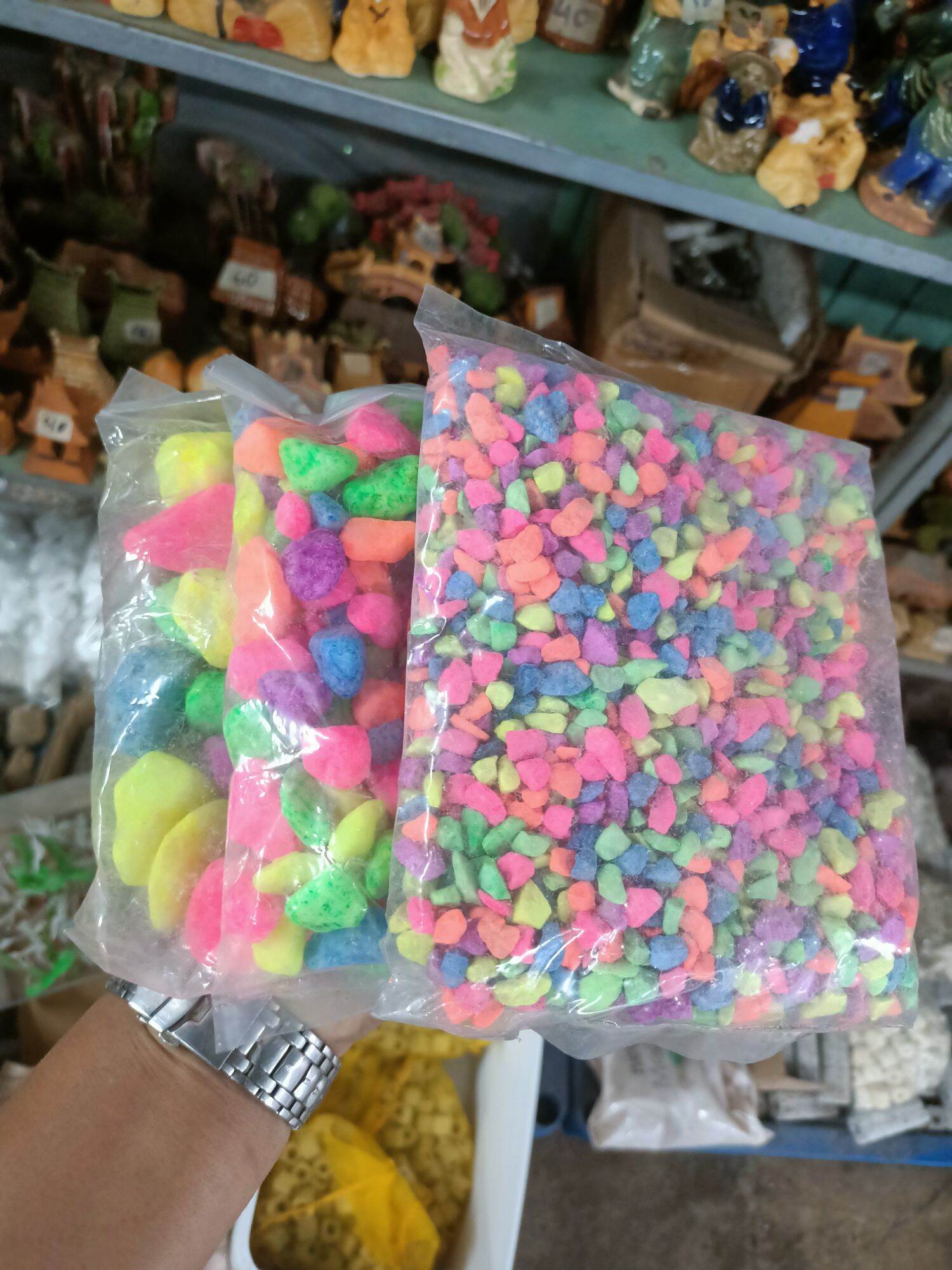 Đá màu trang trí hồ cá , sỏi màu trải nền hồ cá , sỏi trang trí