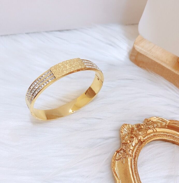 Tt6926 - vòng tay titan lv chạy 3 hàng đá