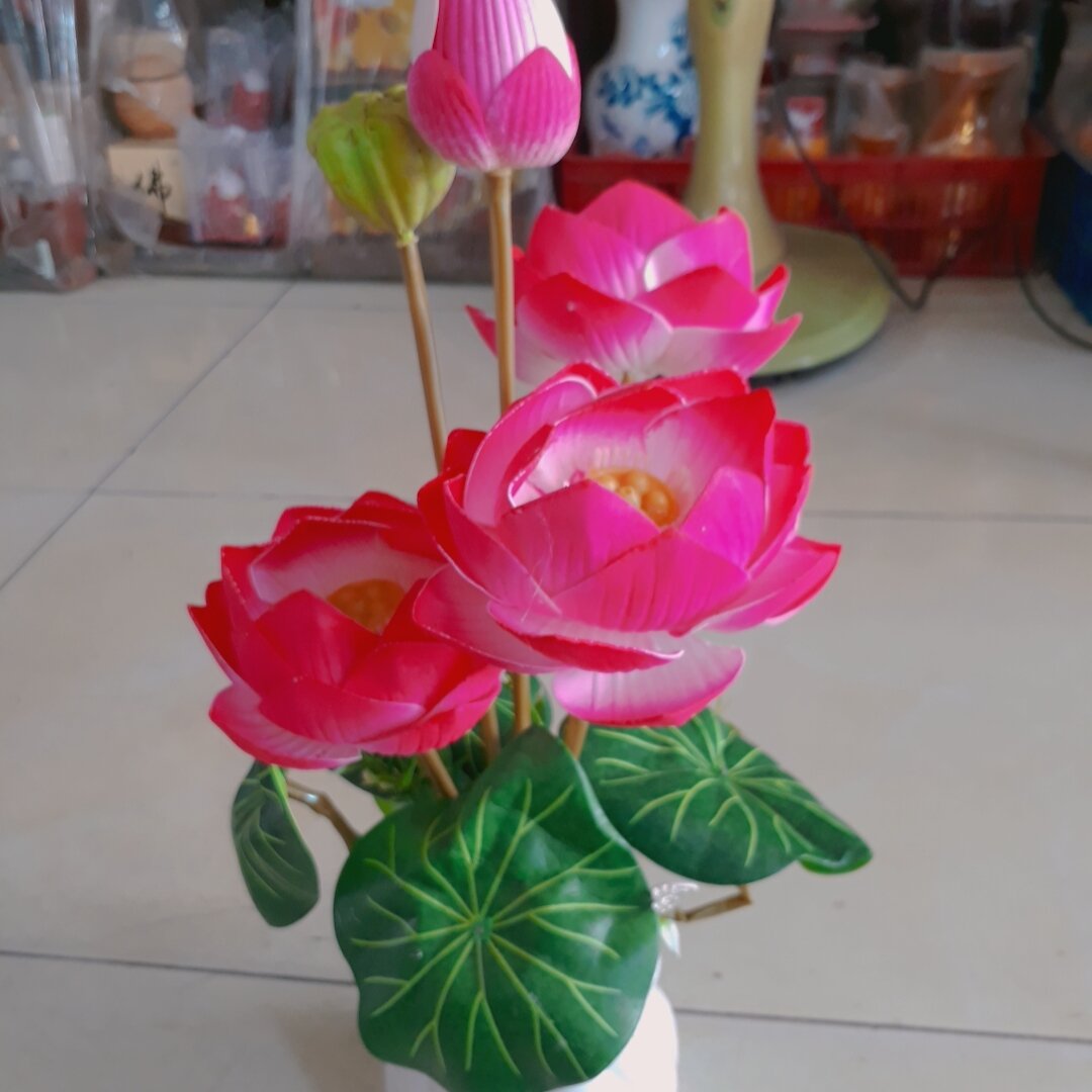 Hoa sen nhựa xốp 40 cm _1 cành gồm 3 hoa 1 nụ 1 guong sen