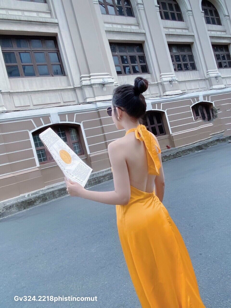 Đầm maxi lụa cổ yếm hở lưng có mút