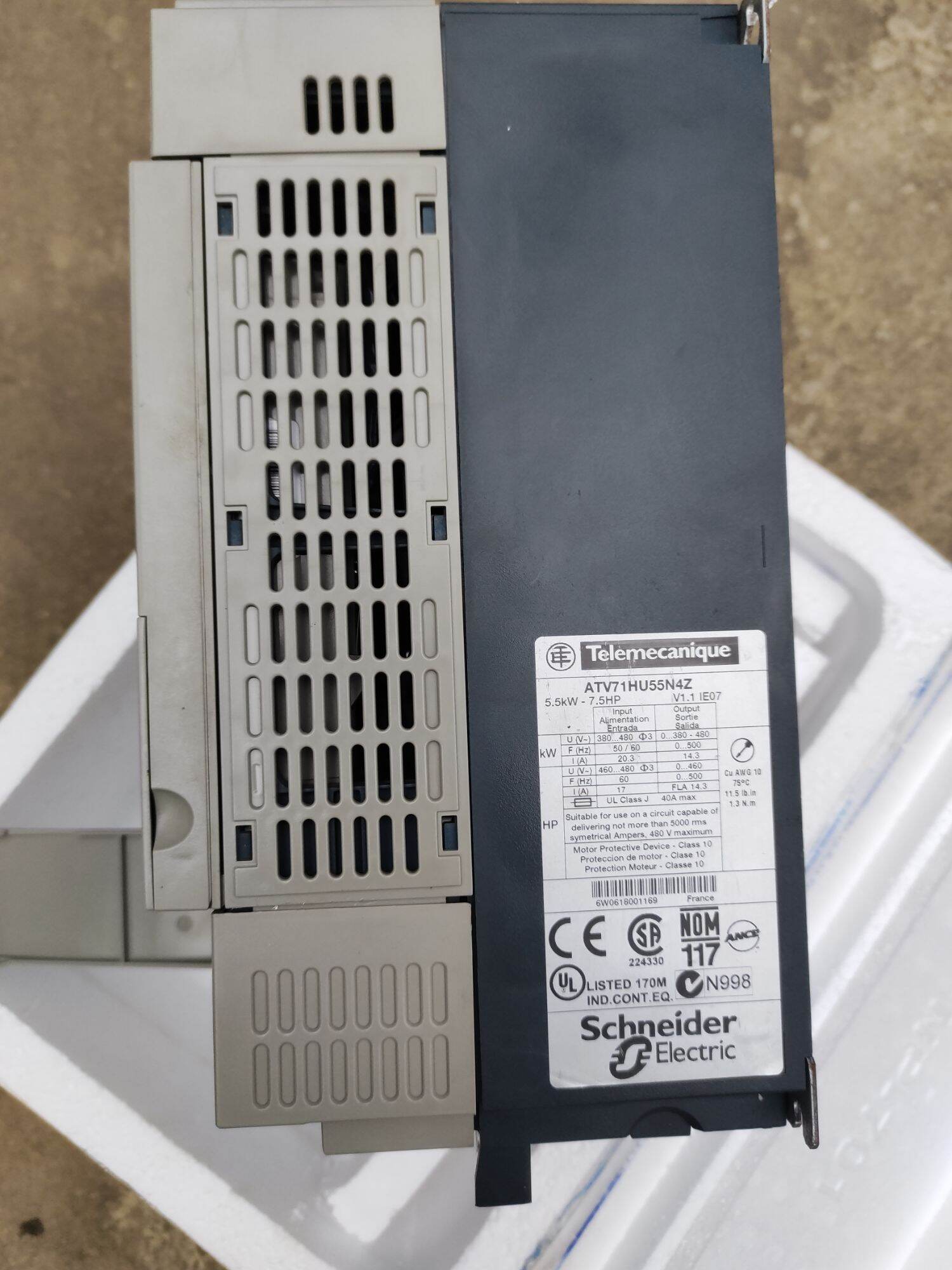 Biến tần Schneider ATV71 công suất 5,5kw điện áp 380v hàng tháo máy đẹp bh 3 tháng
