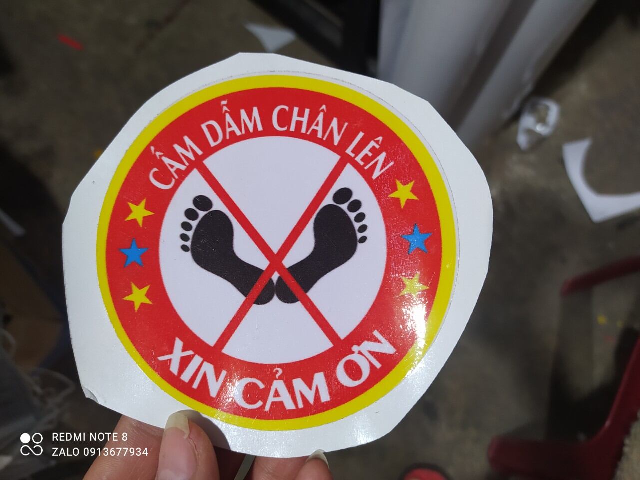Tem decal logo cấm dẫm chân lên dán trang trí xe tải xe ô tô