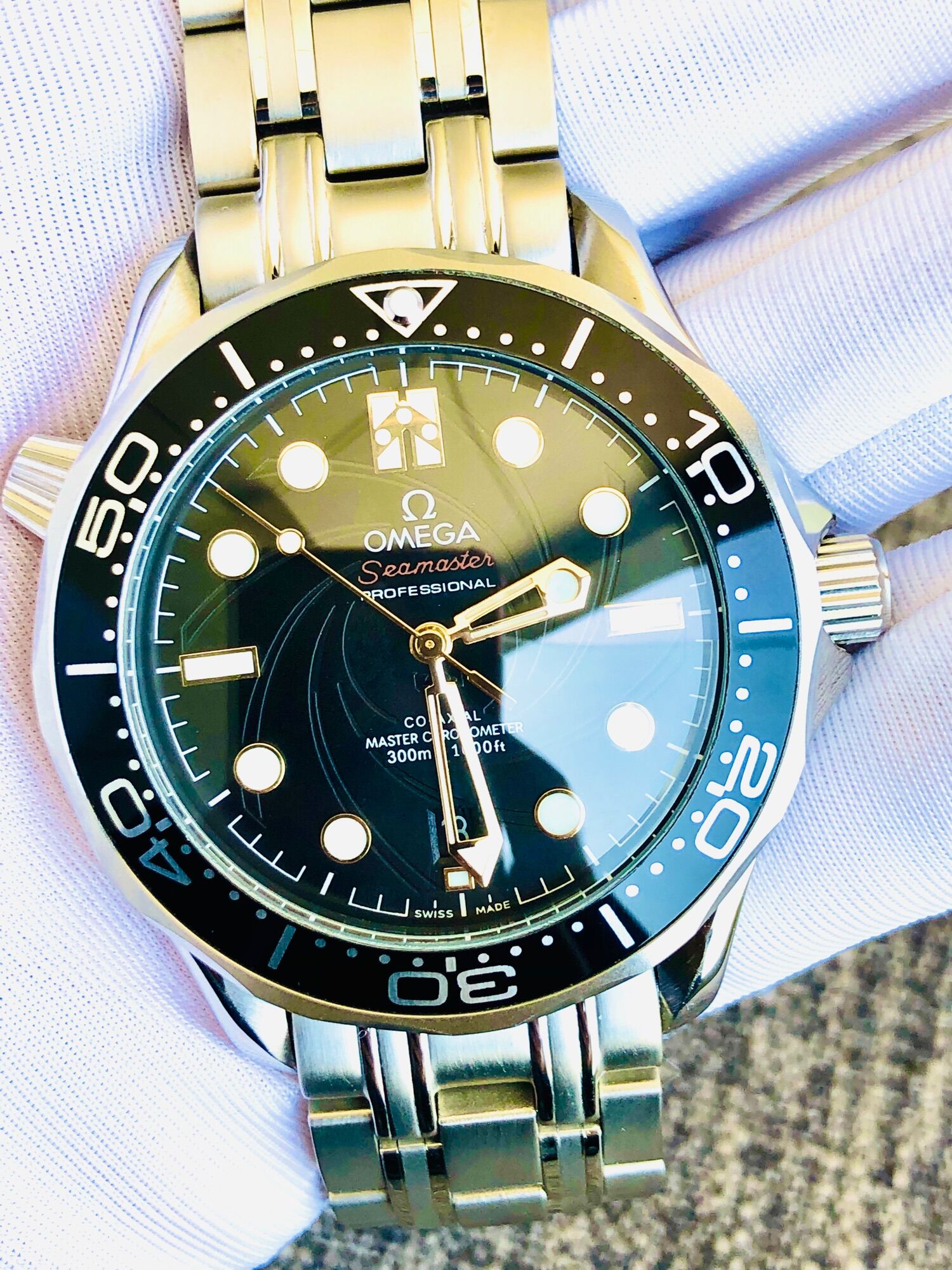 Đồng hồ nam Omega Seamaster 007 edition máy cơ