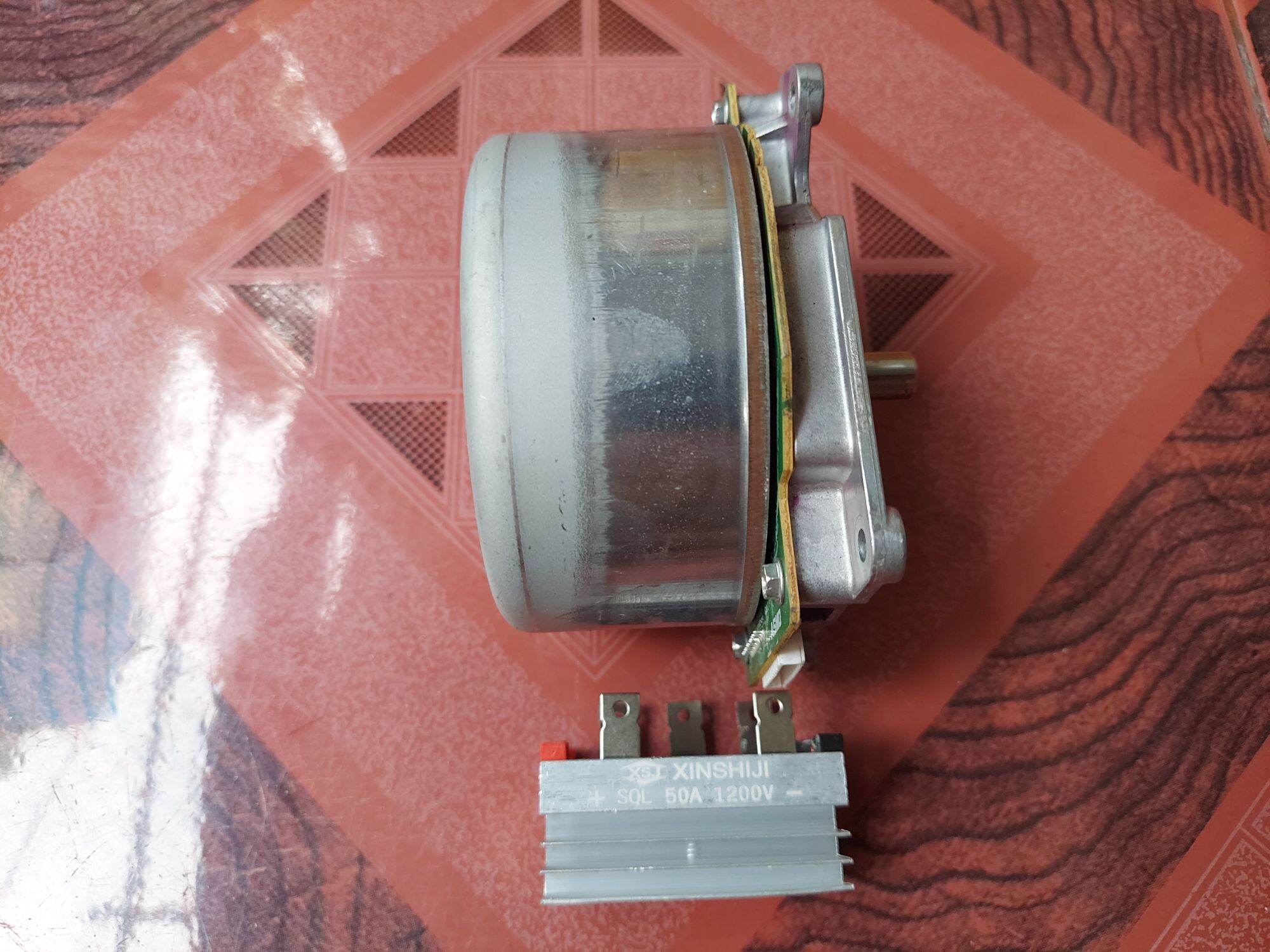 Combo chế điện gió với motor 24v-9.4w tháo máy và cầu diot 3 pha.
