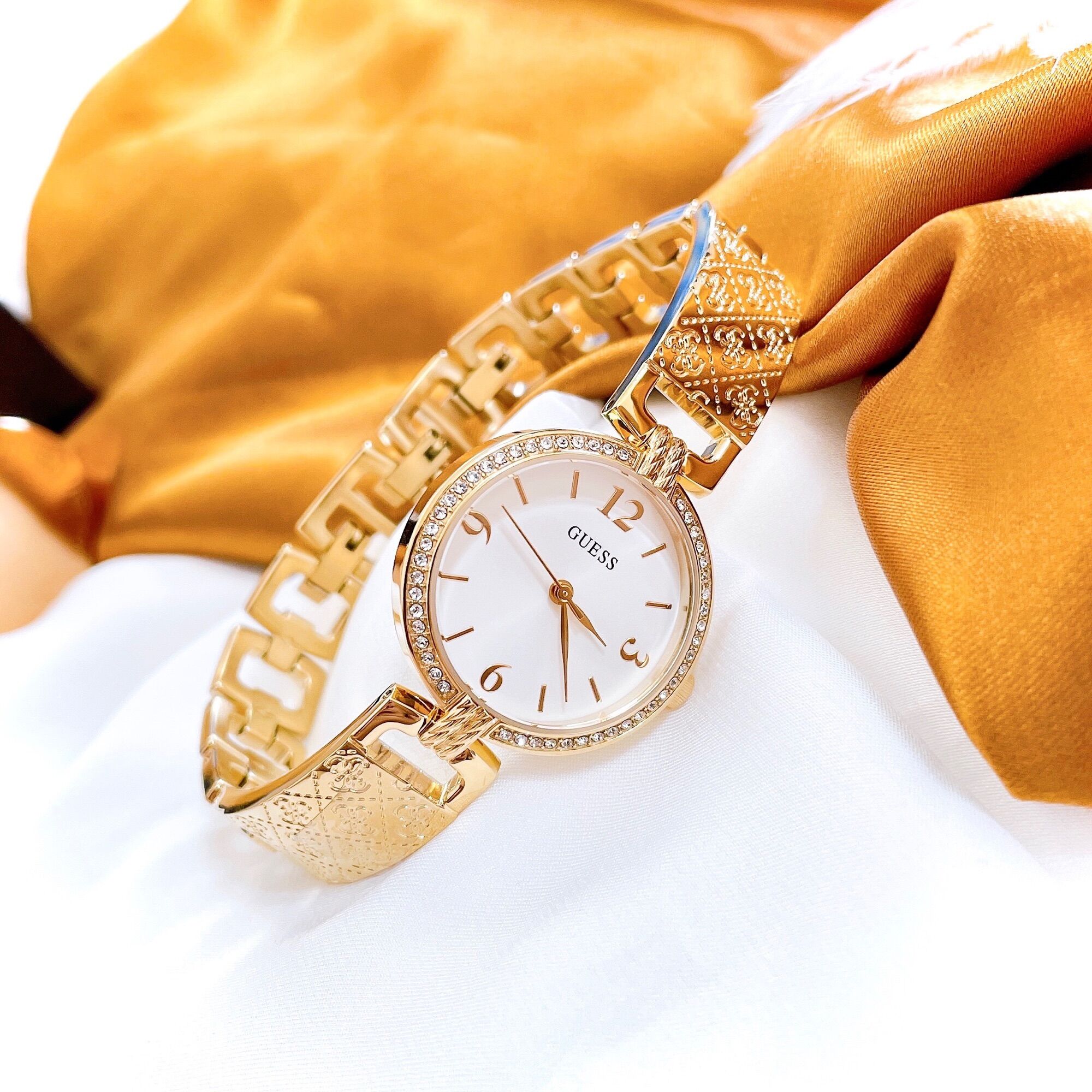 Đồng Hồ Nữ Guess Gold Tone