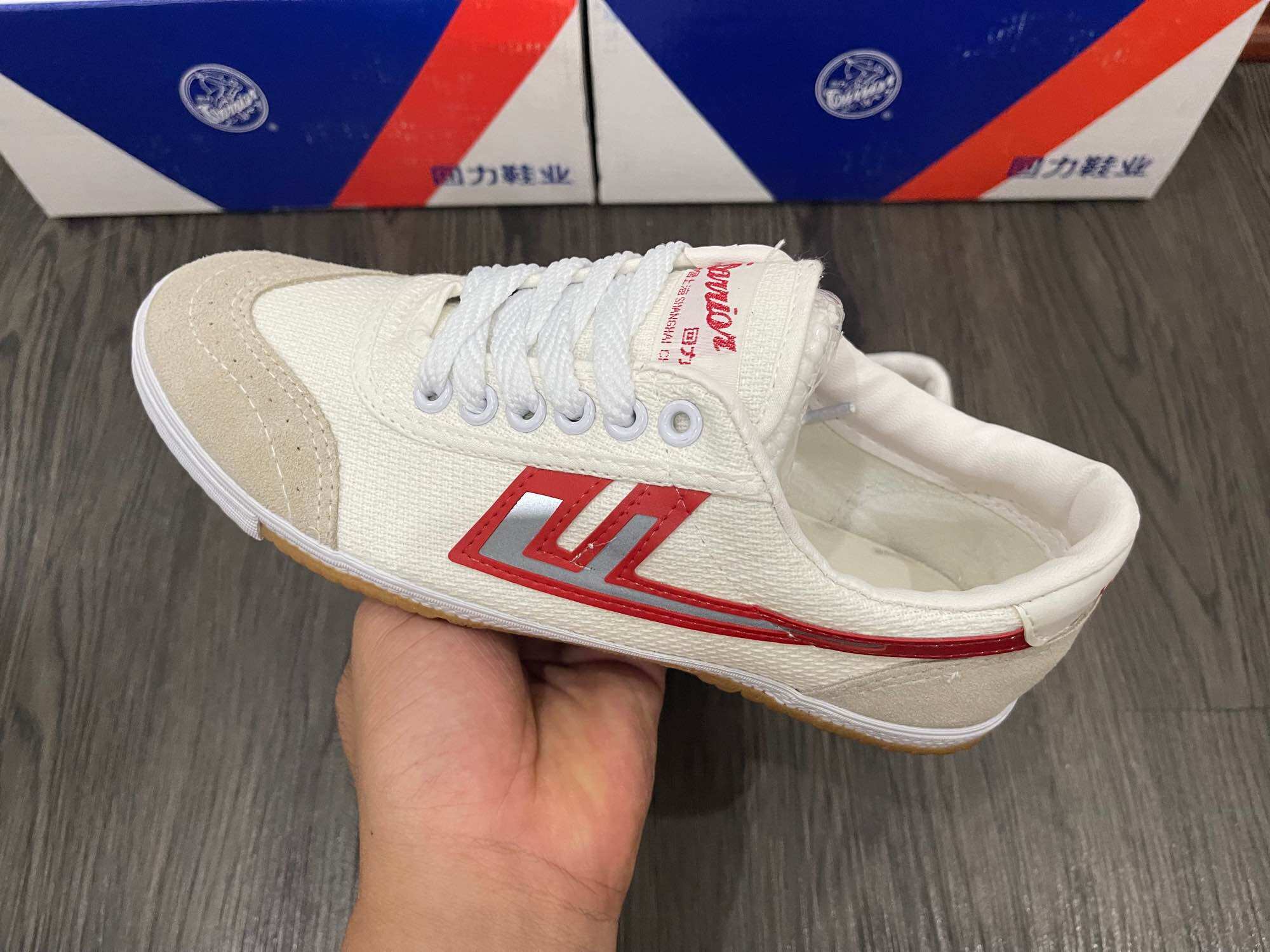 Giày Bata Phủi Warrior 56H ShangHai chính hãng (Logo phản quang Đỏ,Bạc)