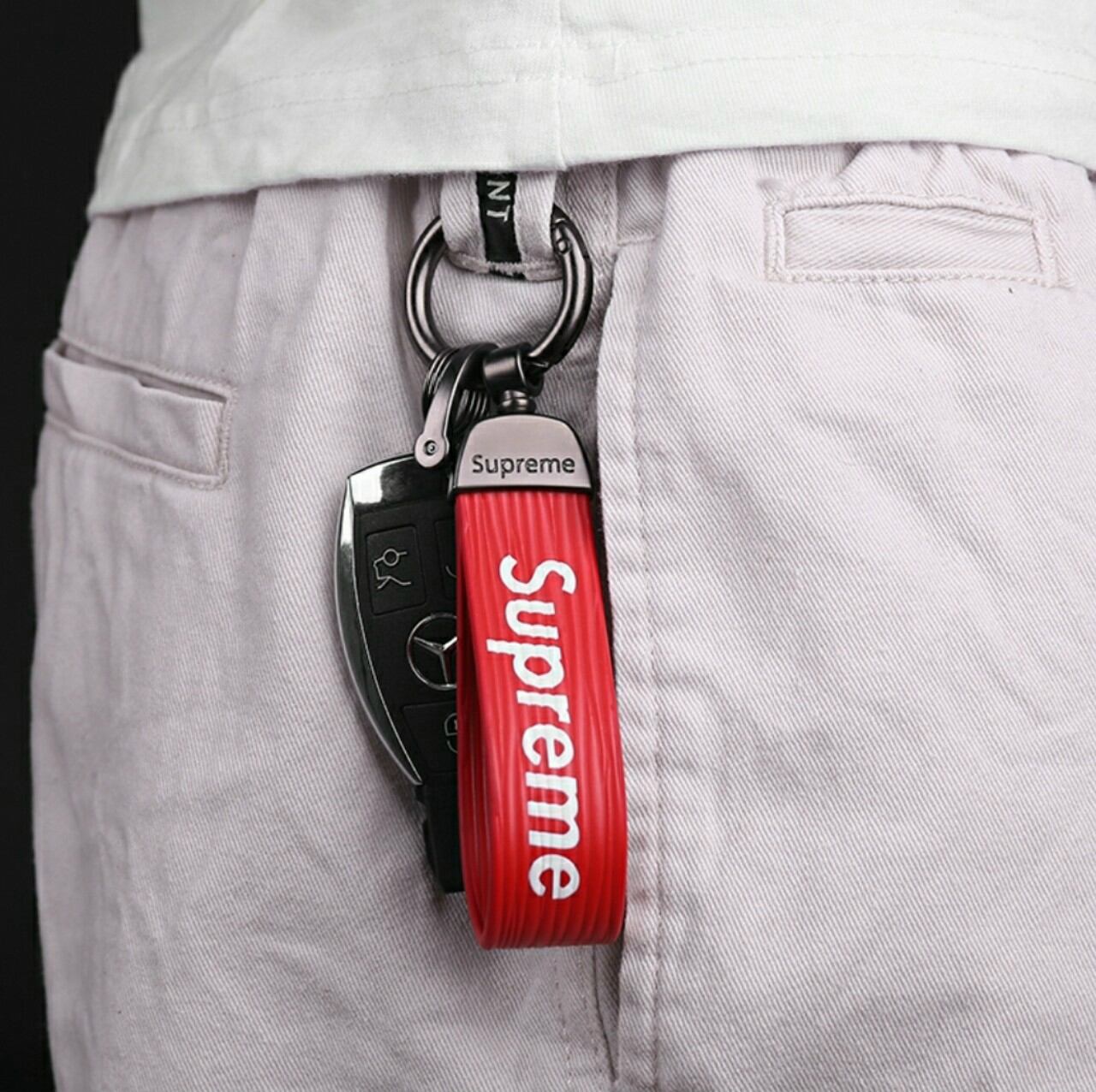 Móc Khóa Dây Da Supreme Phong Cách