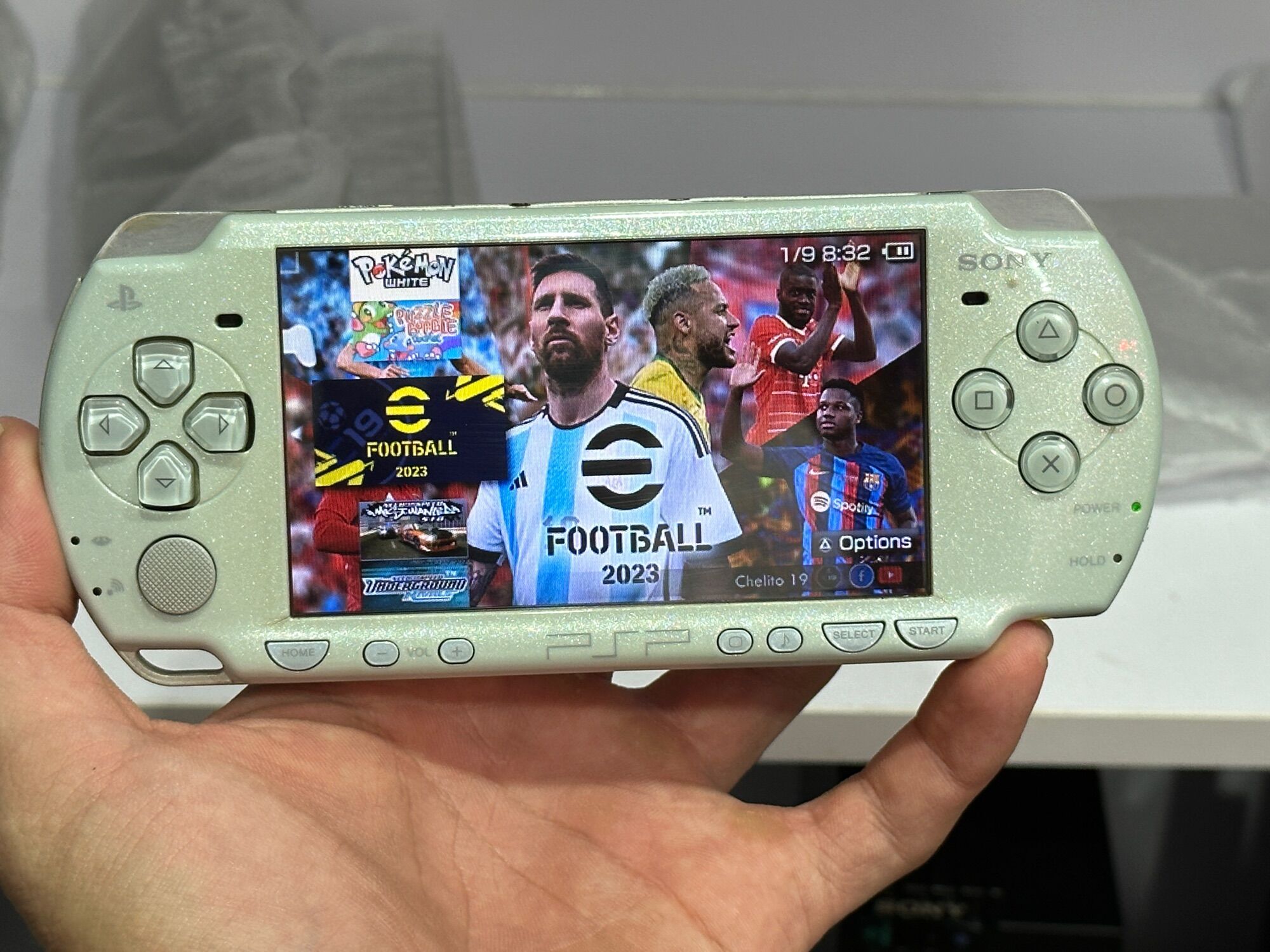 Máy chơi Game PSP 2000 xanh nhạt 95% Full Game
