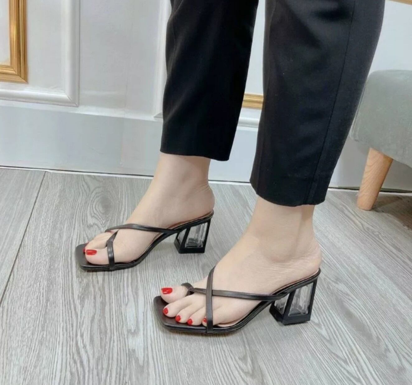 Dép cao gót xỏ ngón đế cách điệu