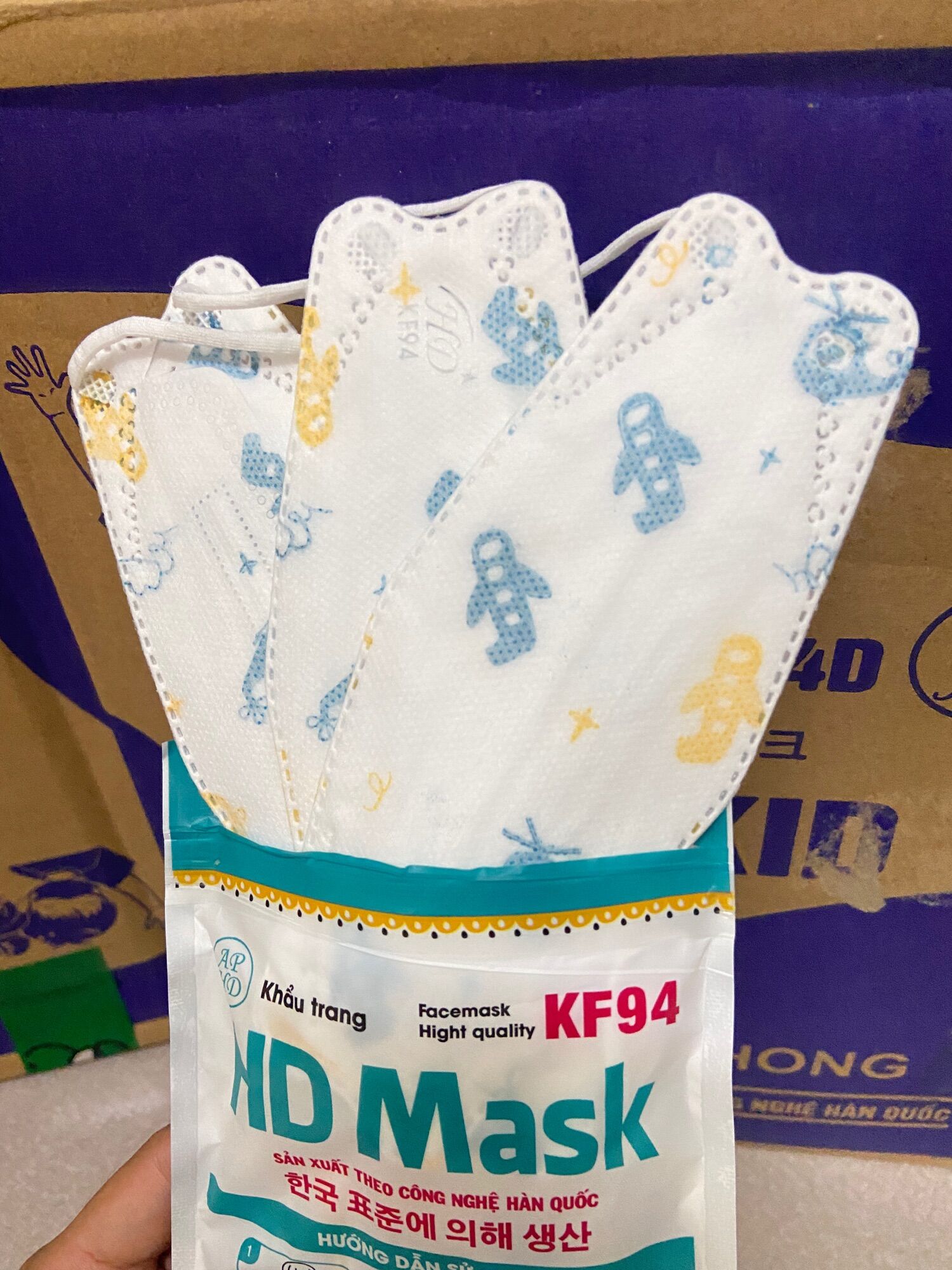 50 chiếc khẩu trang KF94 cho bé trai