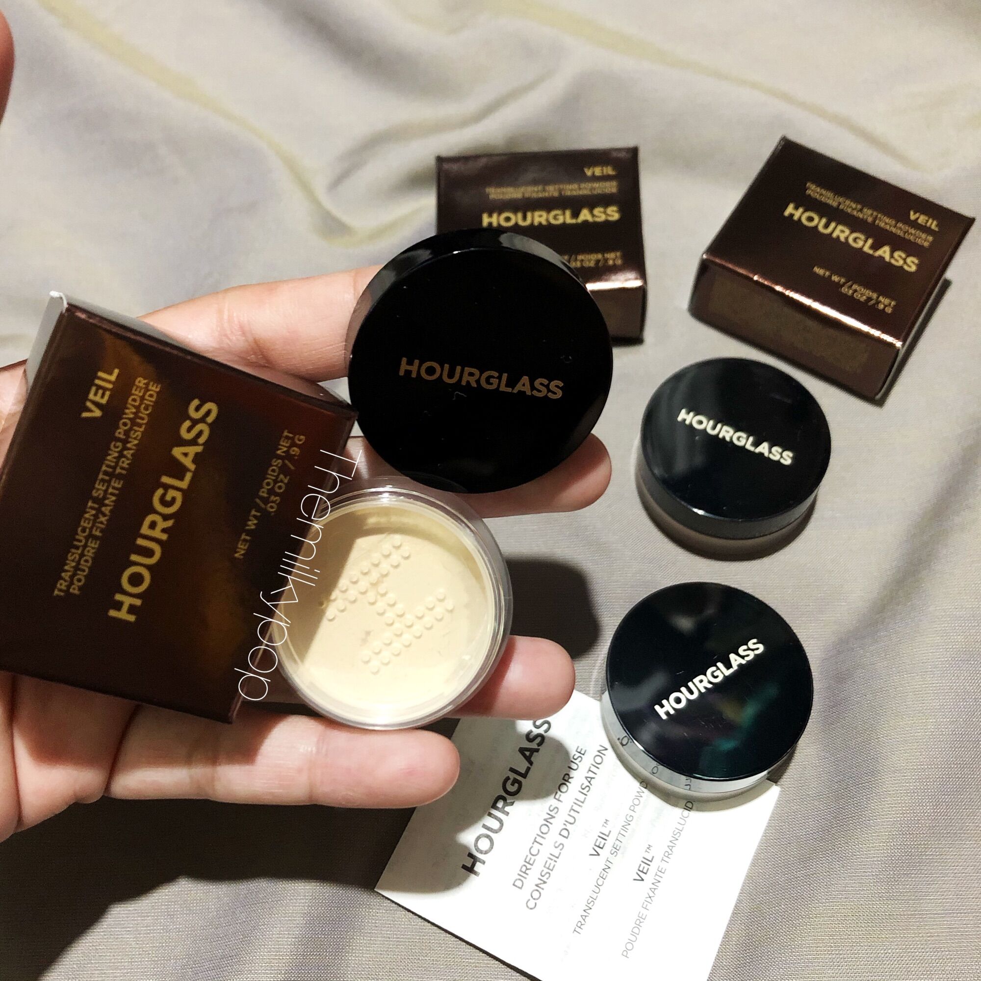 Phấn phủ siêu mịn Hourglass Translucent Setting Powder