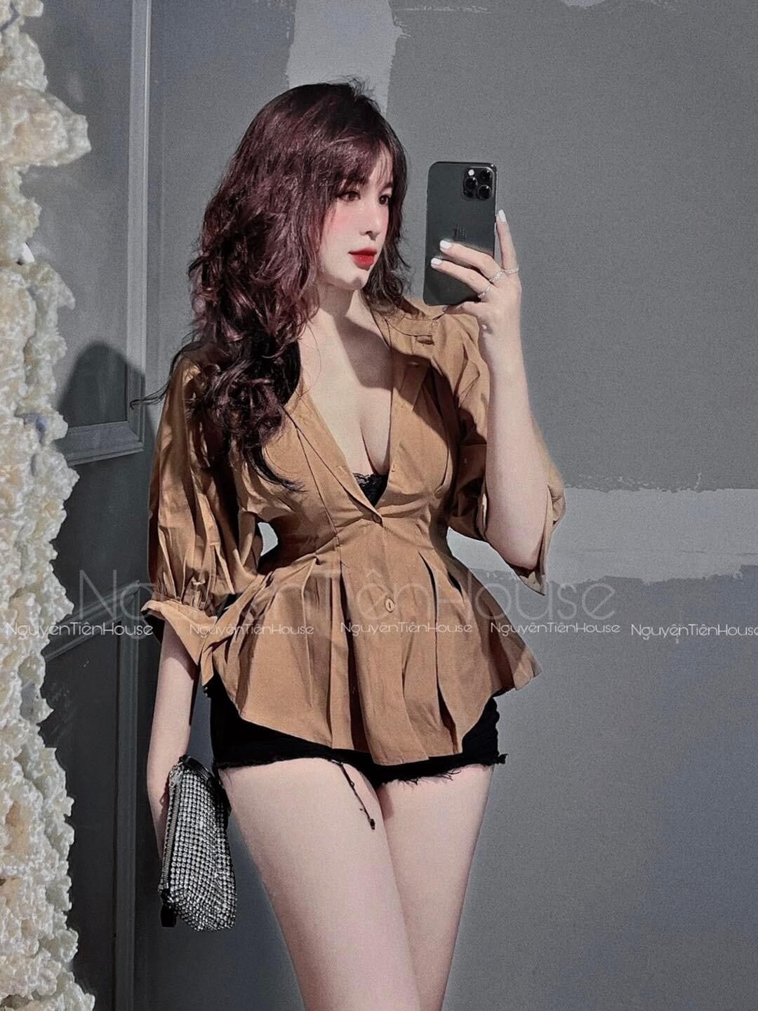 Áo sơ mi xếp ly eo màu nâu xinh đẹp