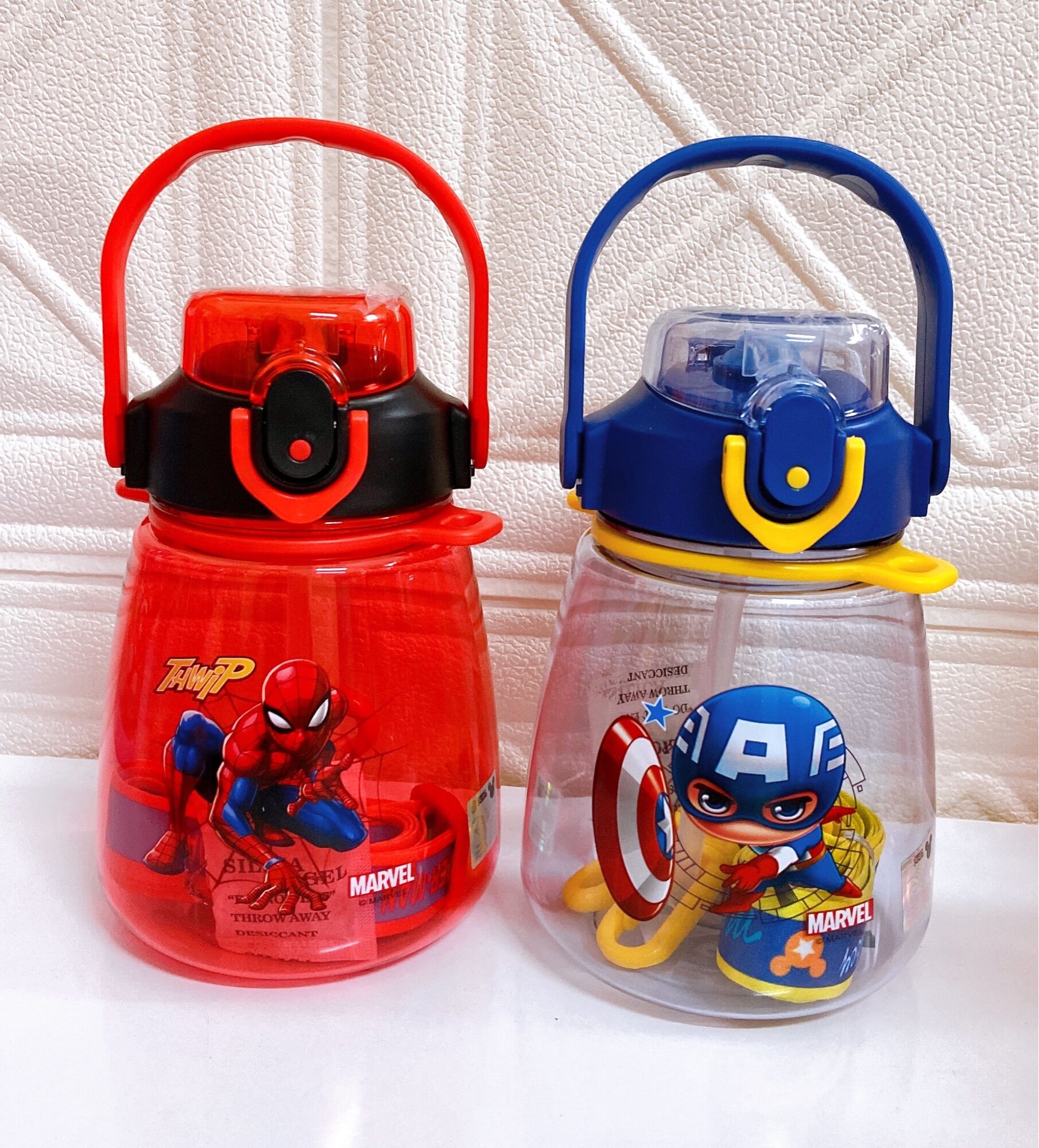BÌNH NƯỚC SIÊU NHÂN NHỆN , CAPTIAN 650ml CÓ ỐNG HÚT