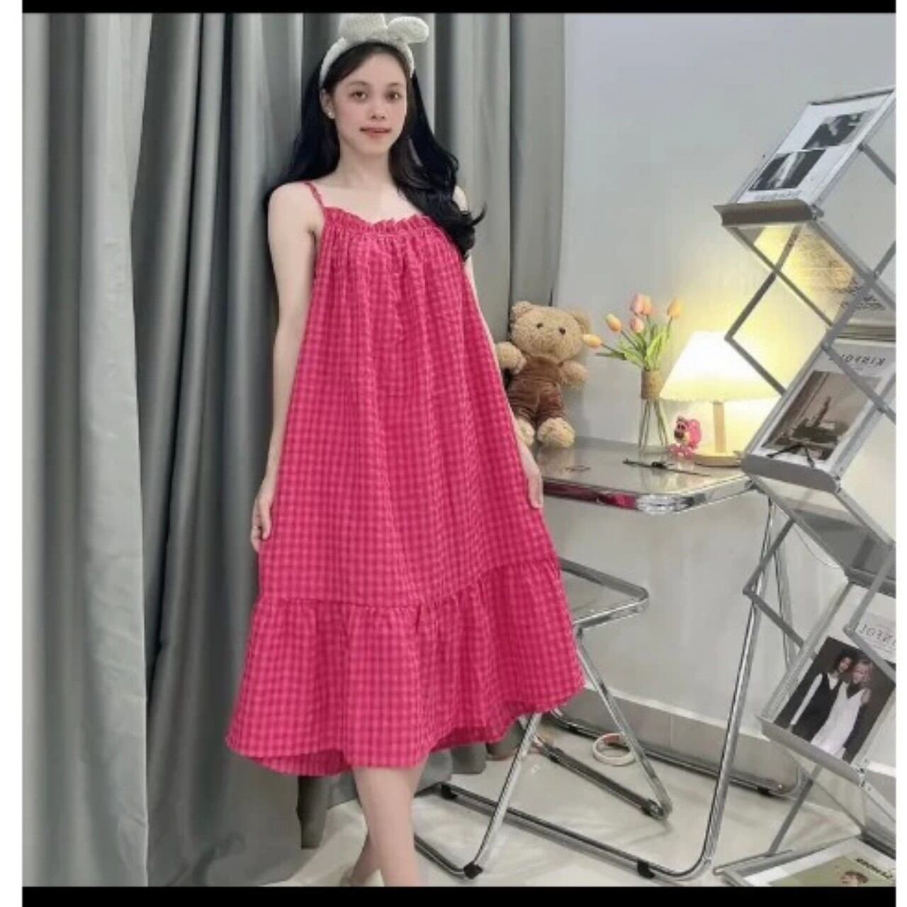 Váy kẻ caro 2 dây nhỏ.