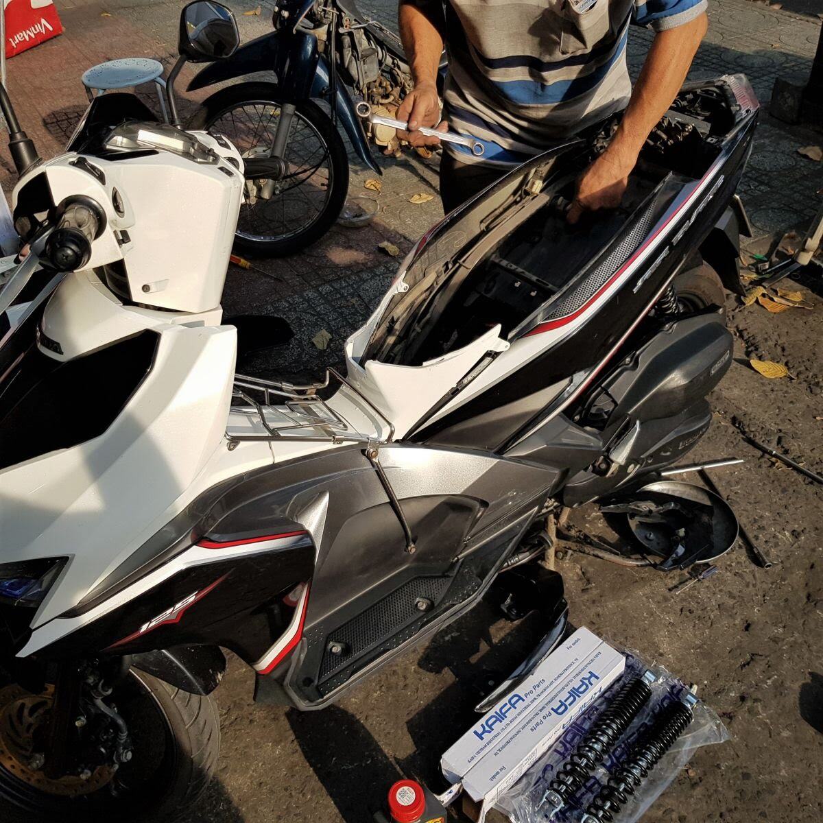 Phuộc sau - AirBlade 125 ( 2013 - 2019 ) hiệu KaiFa ( 1 cặp ) 33cm
