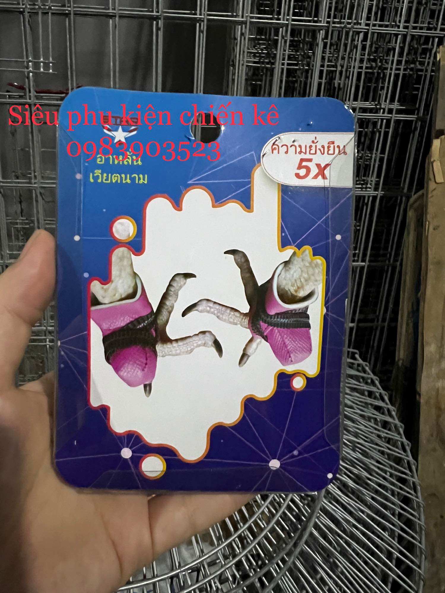 Bịt cựa cho gà chọi