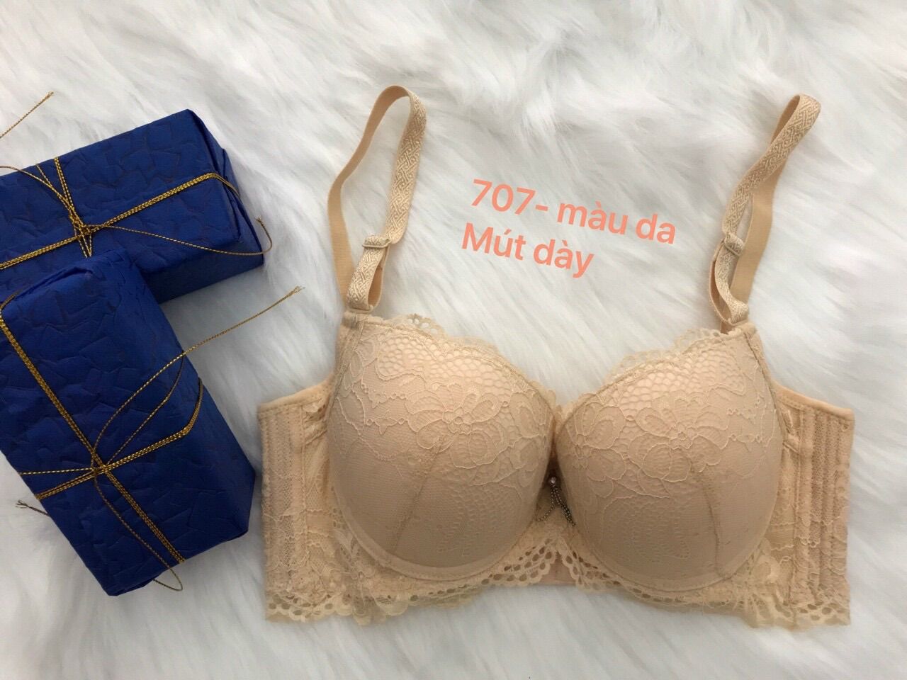 Áo ngực mút dày Lotus