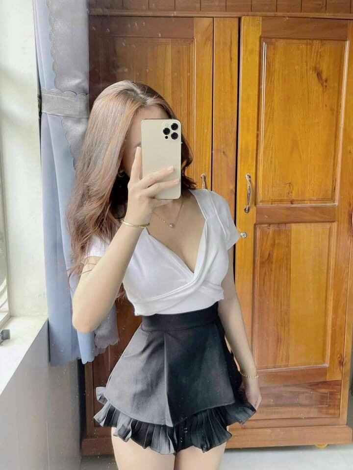 ÁO CROPTOP XOẮN NGỰC CHẤT ĐẸP ( CÓ MÚT )