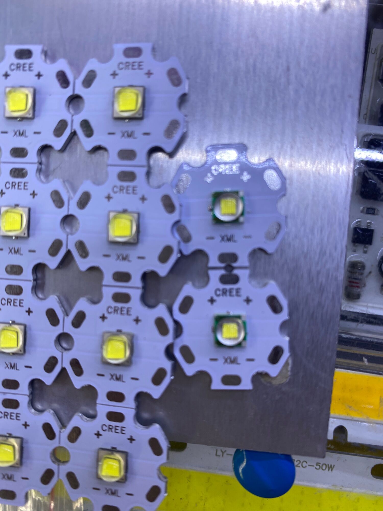 Nhân led Q5  đèn pin siêu sáng 3,7v