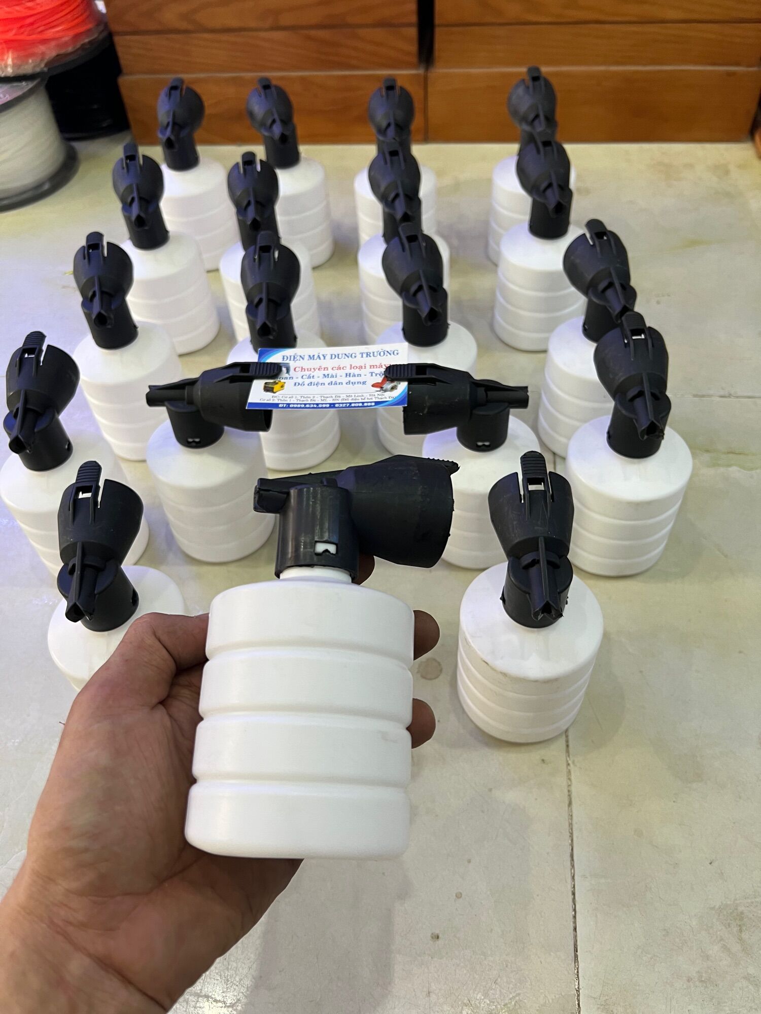 Bình tạo bọt tuyết mini gắn vòi sịt máy rửa xe
