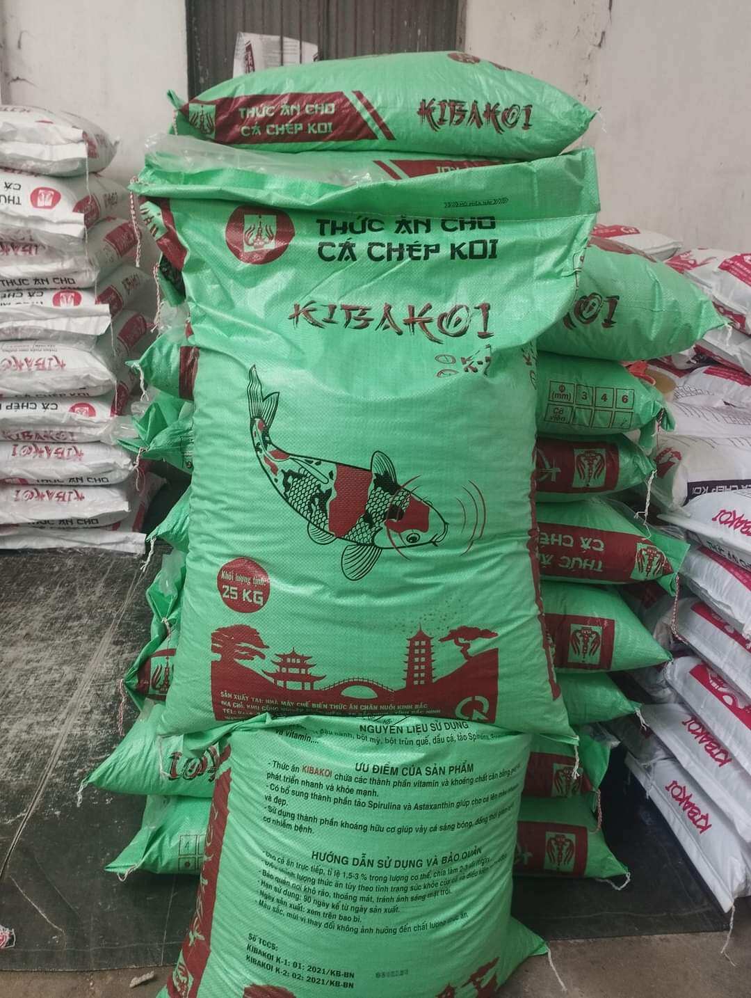 Cám cá koi kibakoi - bao xanh - tặng vitamin C tăng đề kháng