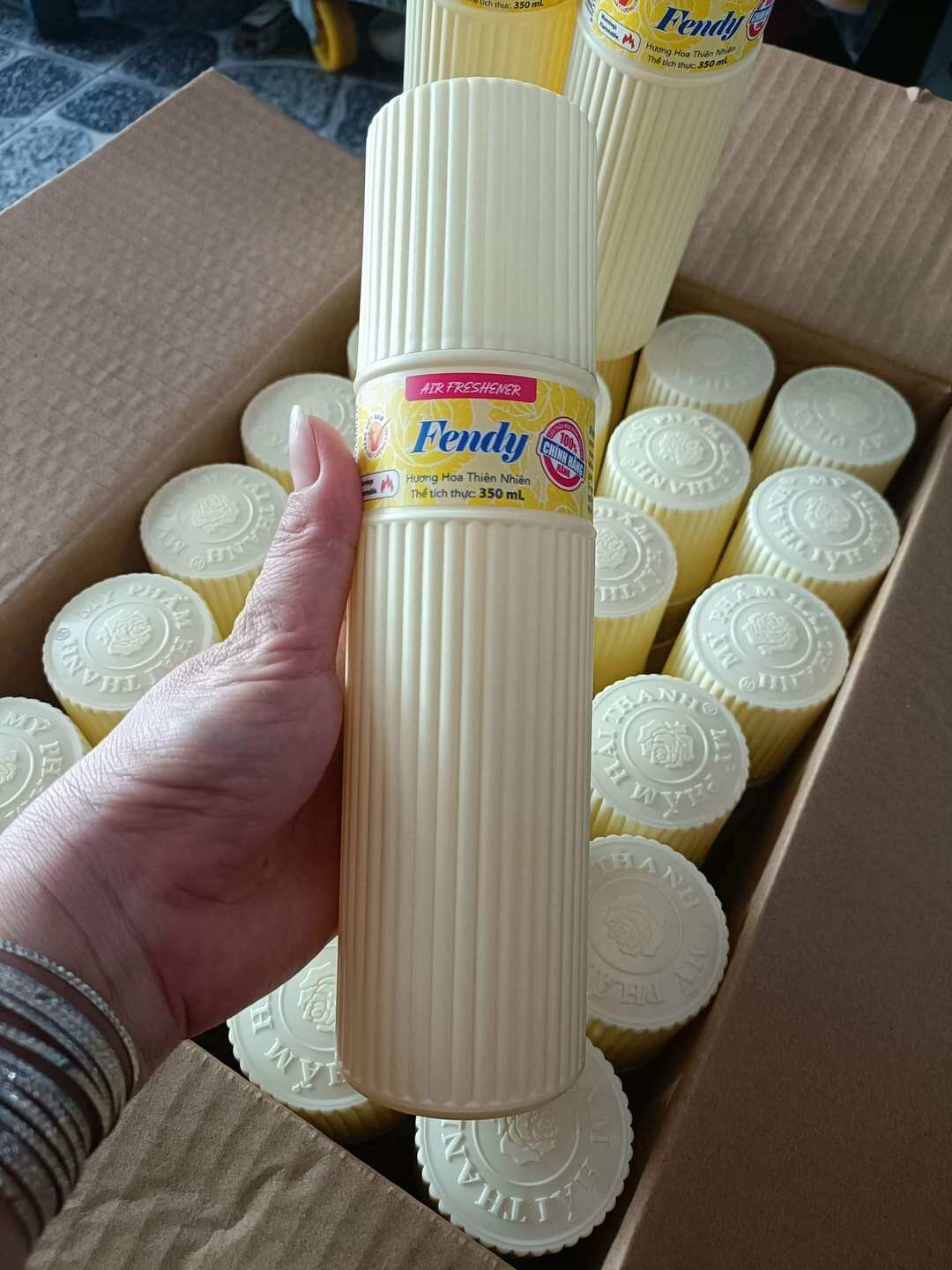 Nước xịt phòng hương hoa fendy